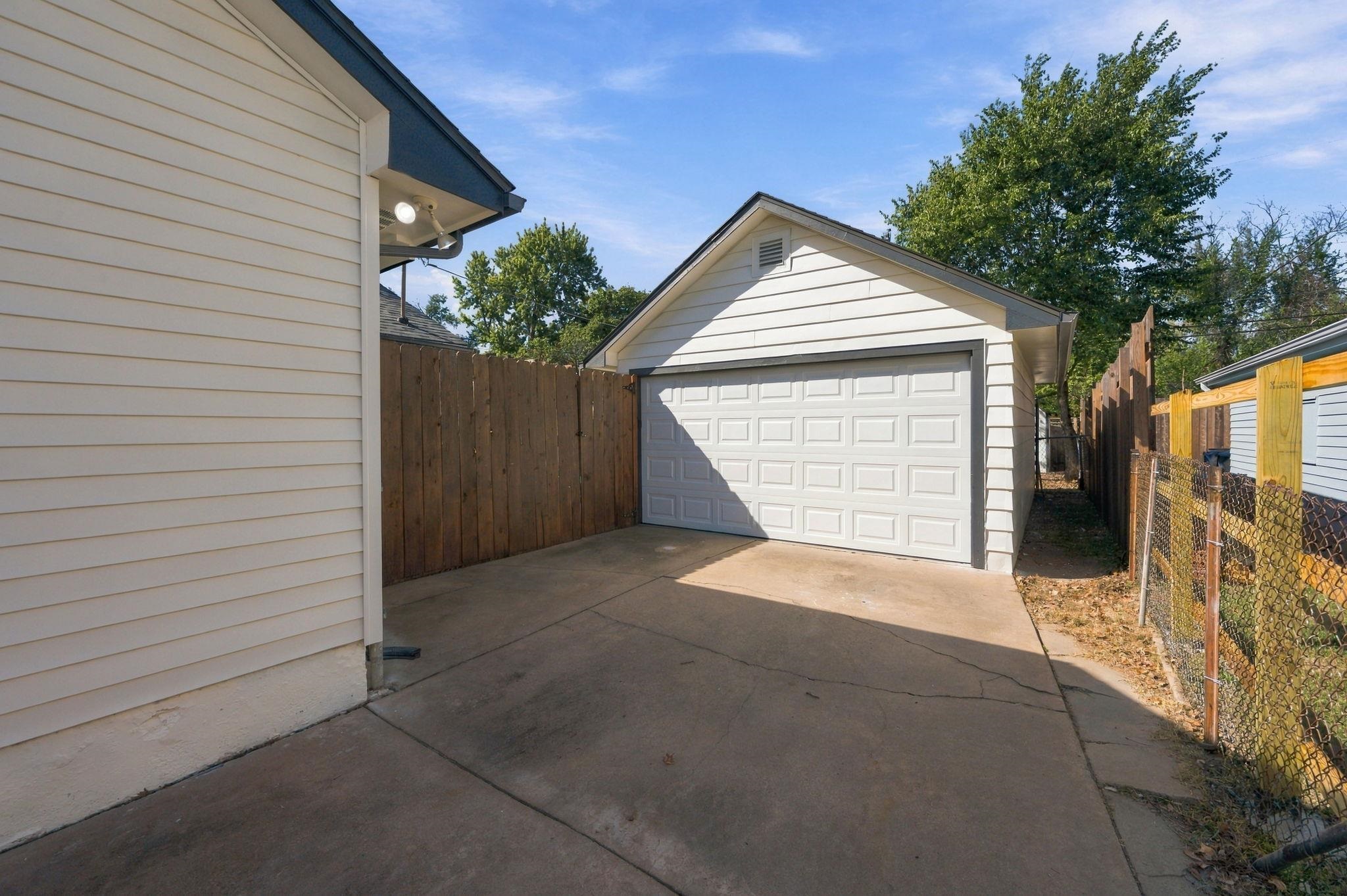 2219 S Ellis Ave. Property Photo 36