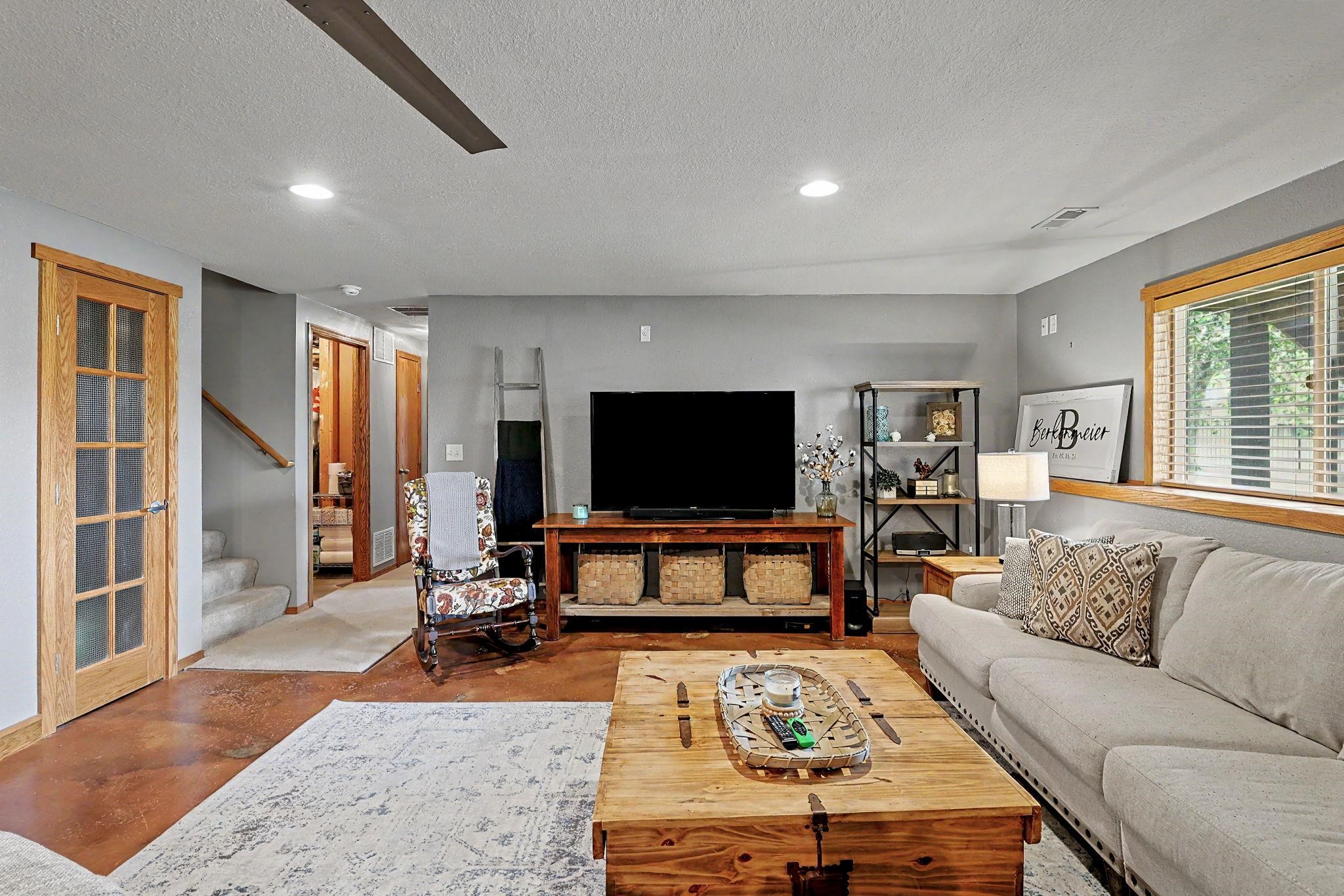 1601 N Nickelton Cir. Property Photo 12