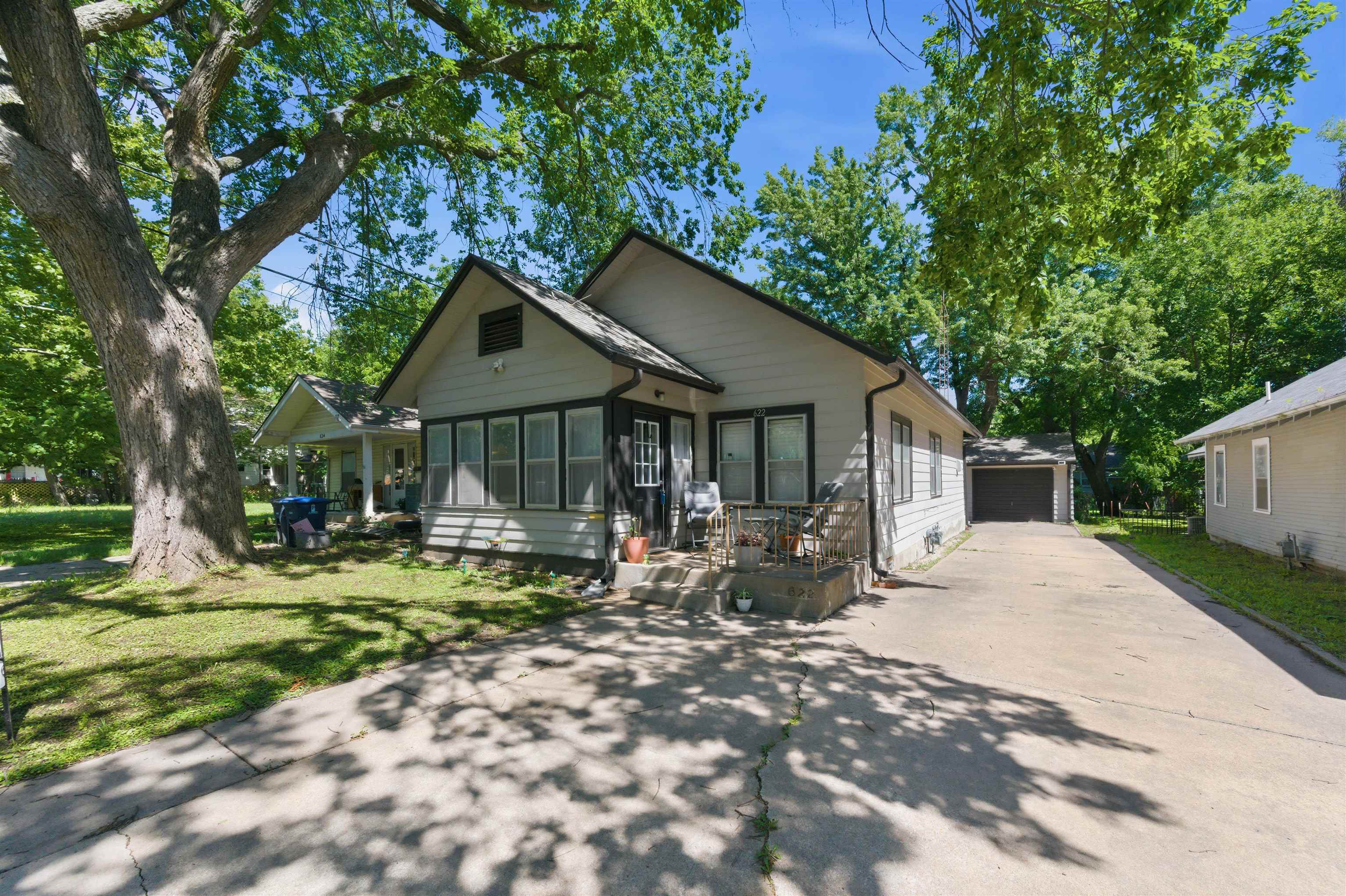 622 W Carr Property Photo 1