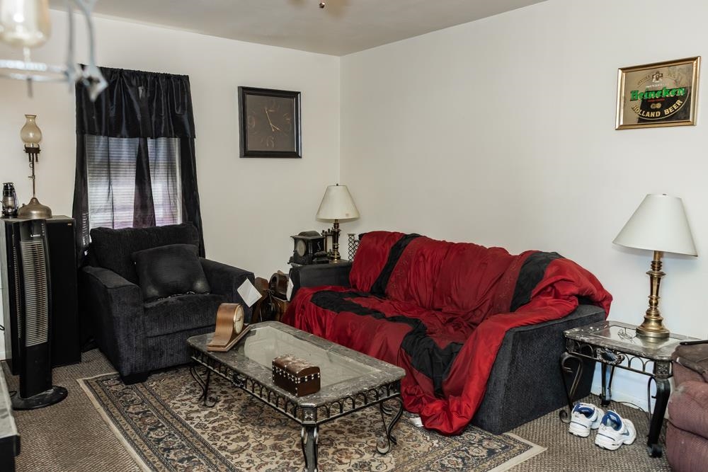 656-658 S Front St Property Photo 18
