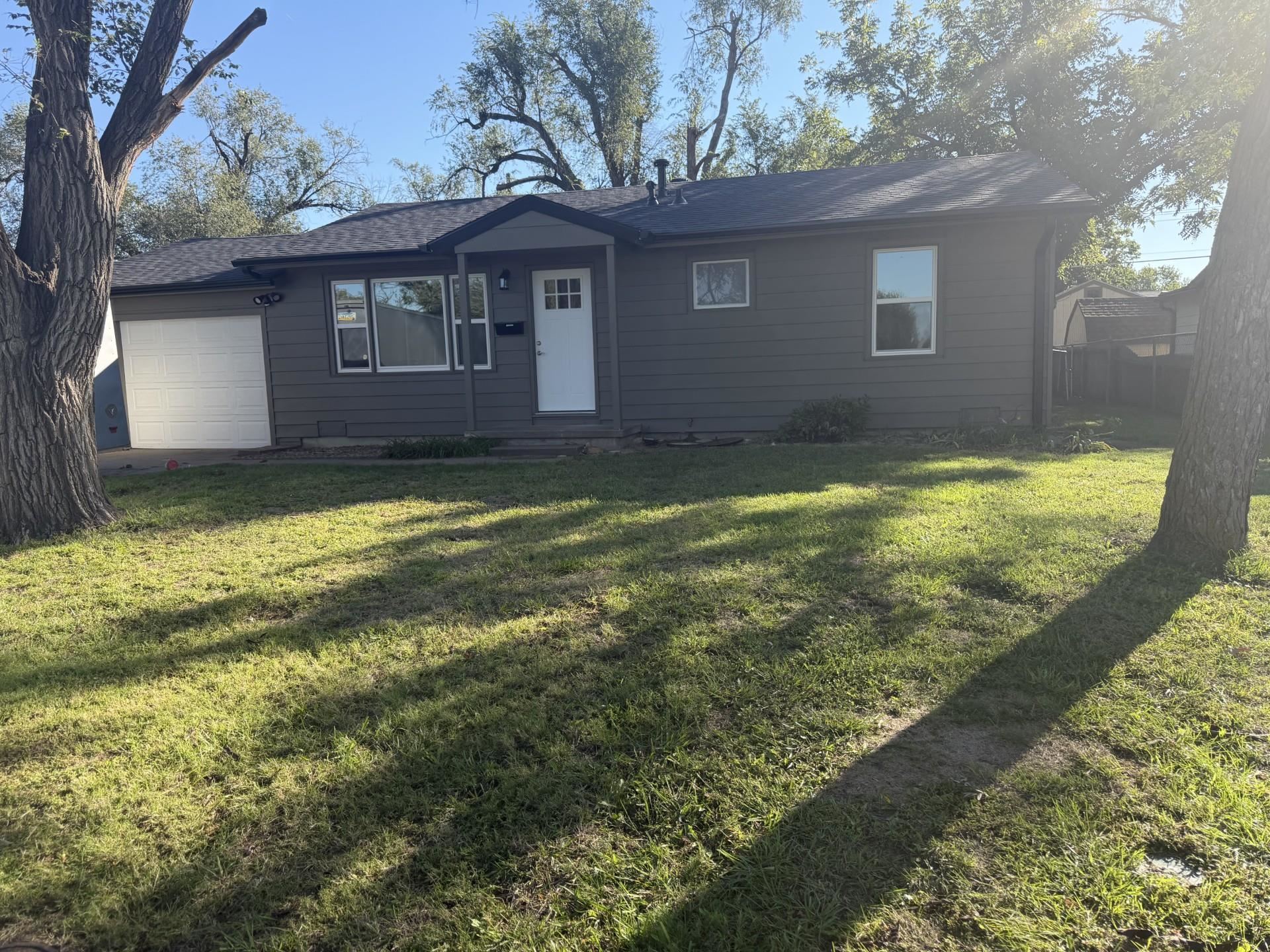 1407 Oak St Property Photo 1