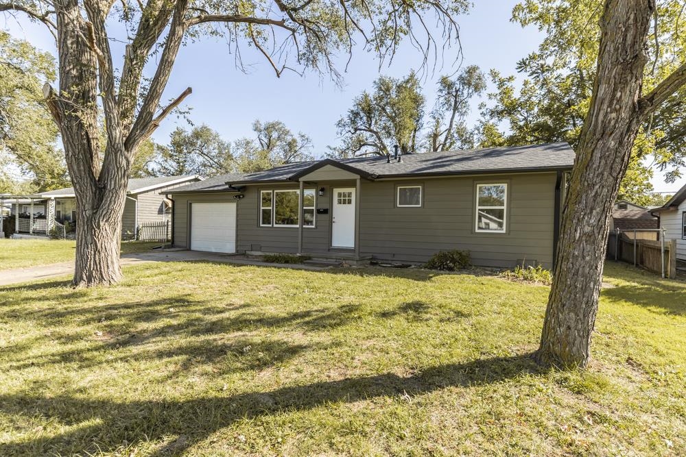 1407 Oak St Property Photo 1