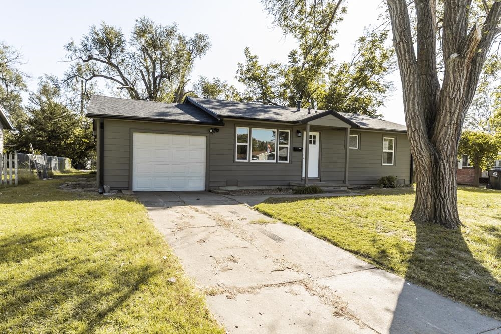 1407 Oak St Property Photo 3