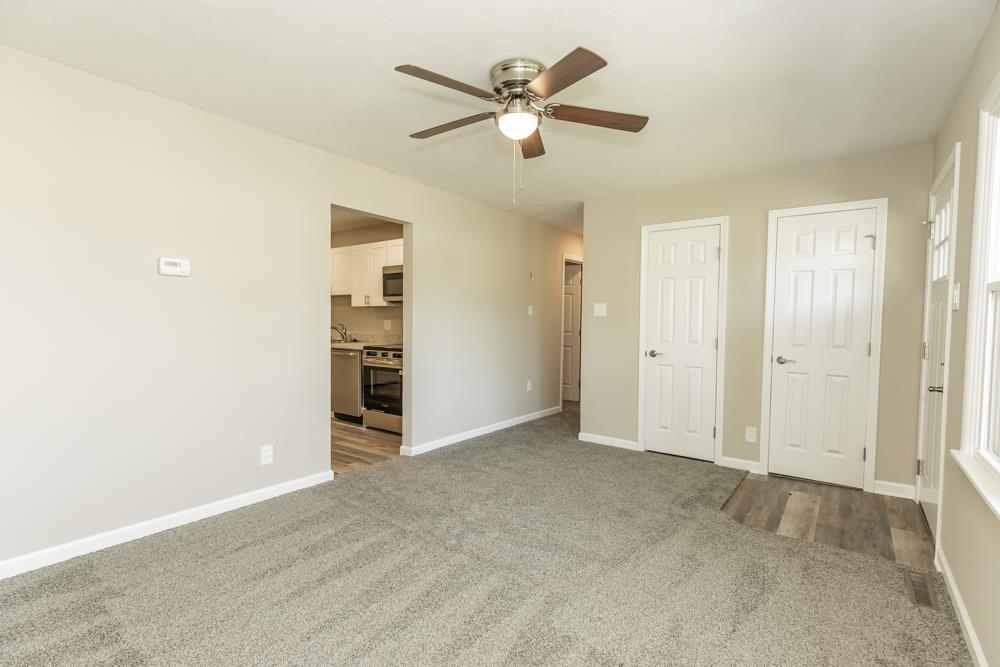 1407 Oak St Property Photo 6