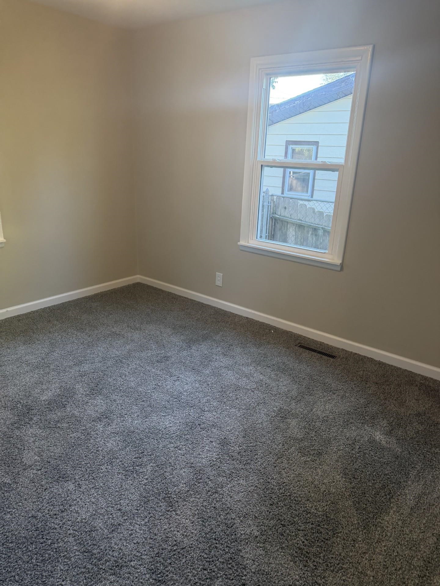 1407 Oak St Property Photo 8