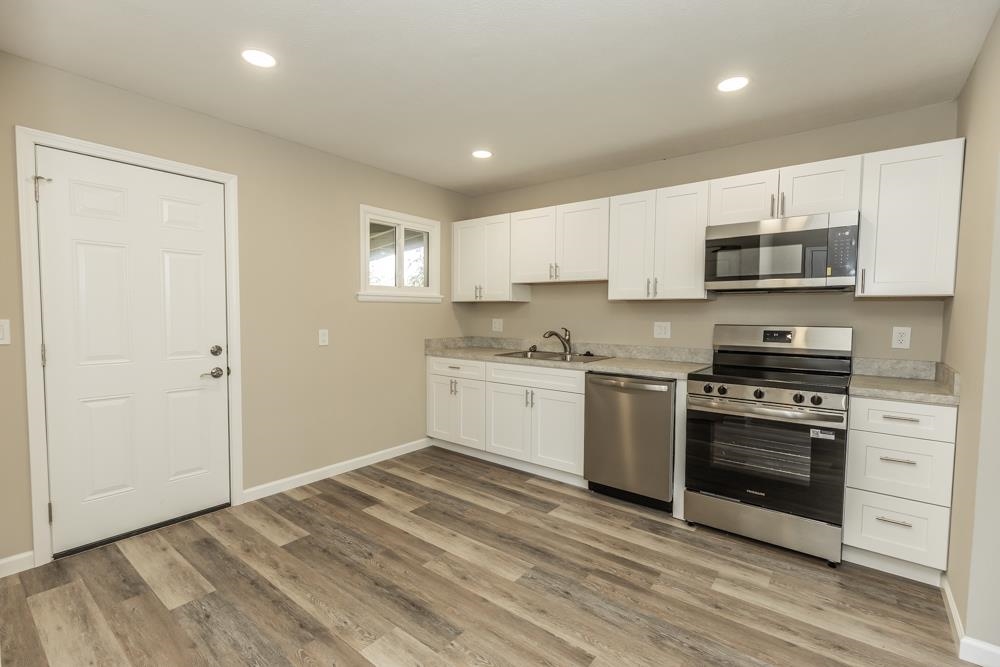 1407 Oak St Property Photo 9