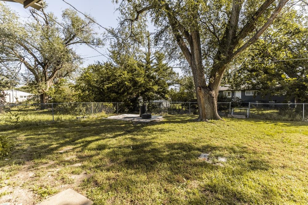 1407 Oak St Property Photo 23