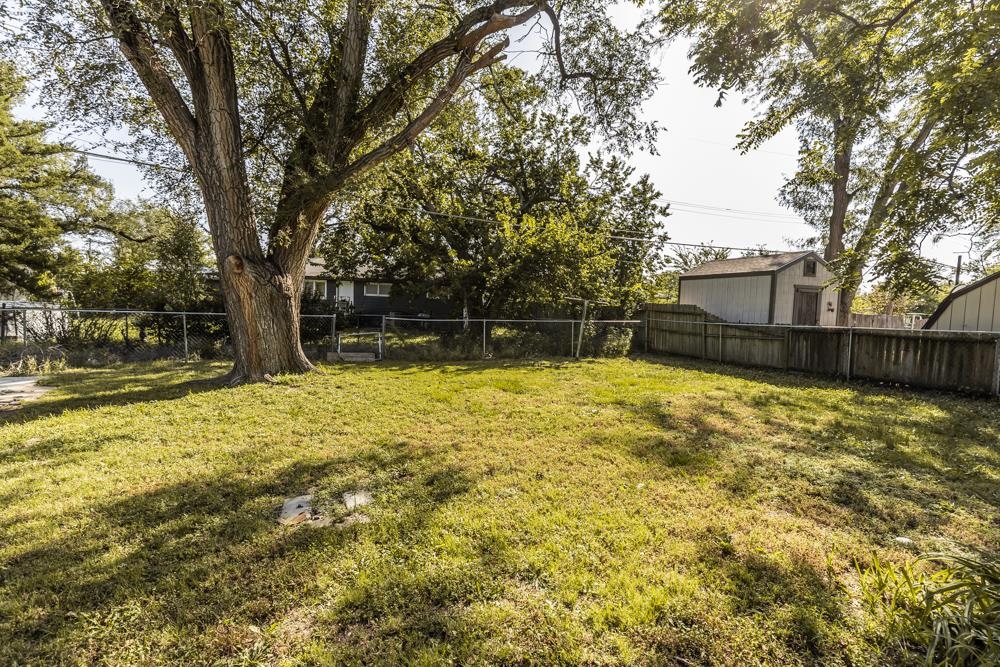 1407 Oak St Property Photo 24