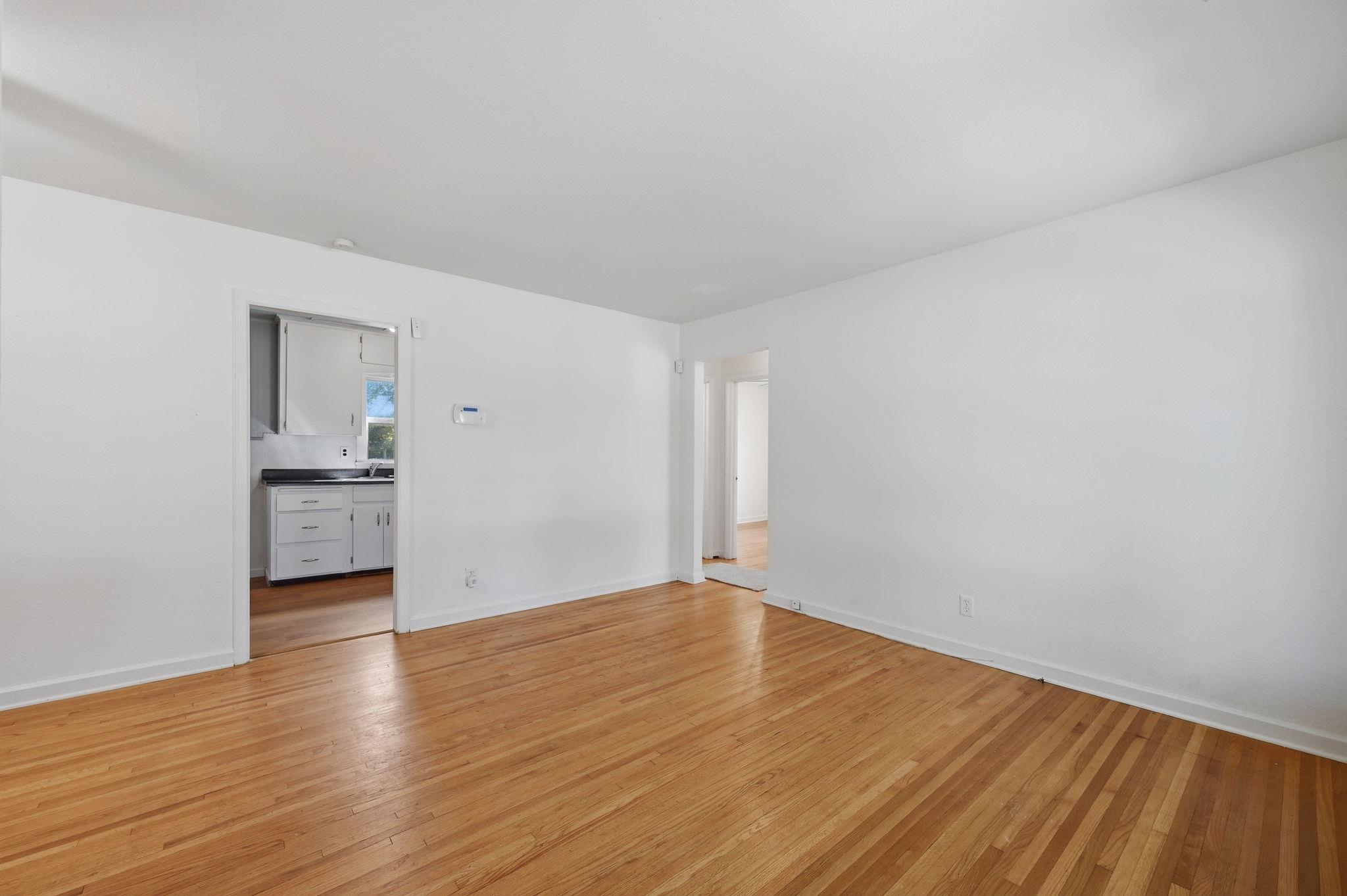 1302 N Crestway Property Photo 3