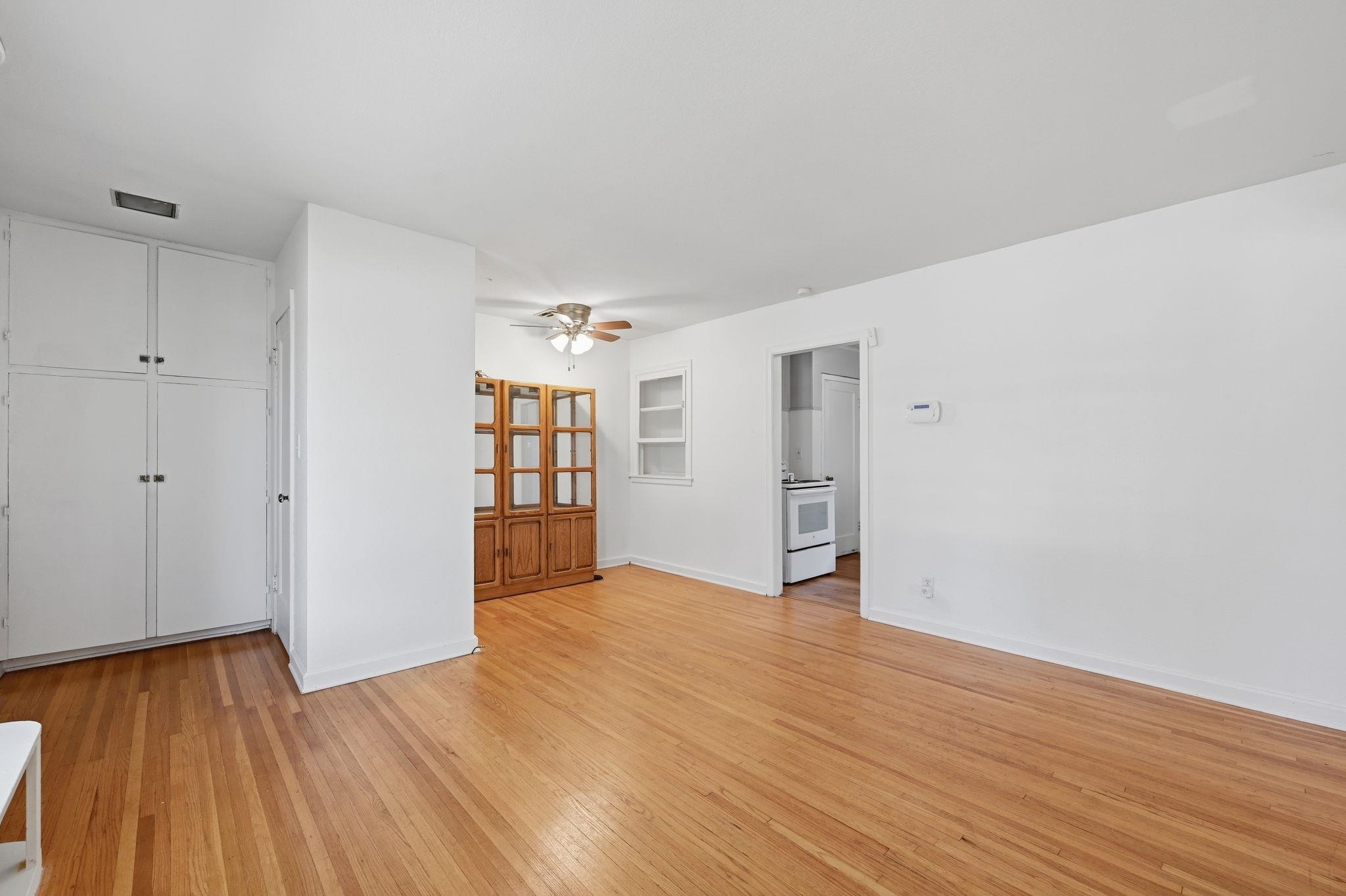 1302 N Crestway Property Photo 6