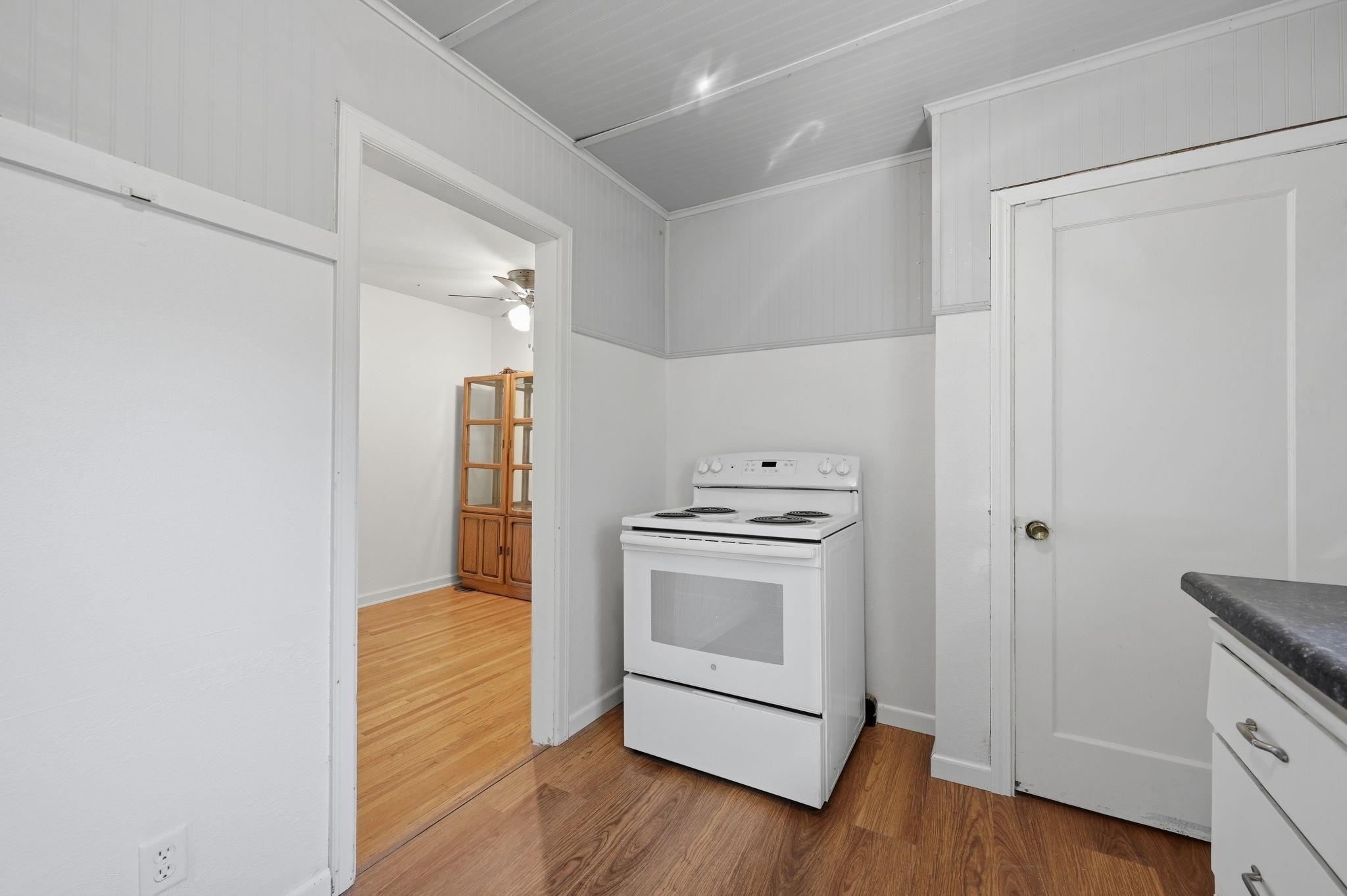 1302 N Crestway Property Photo 9