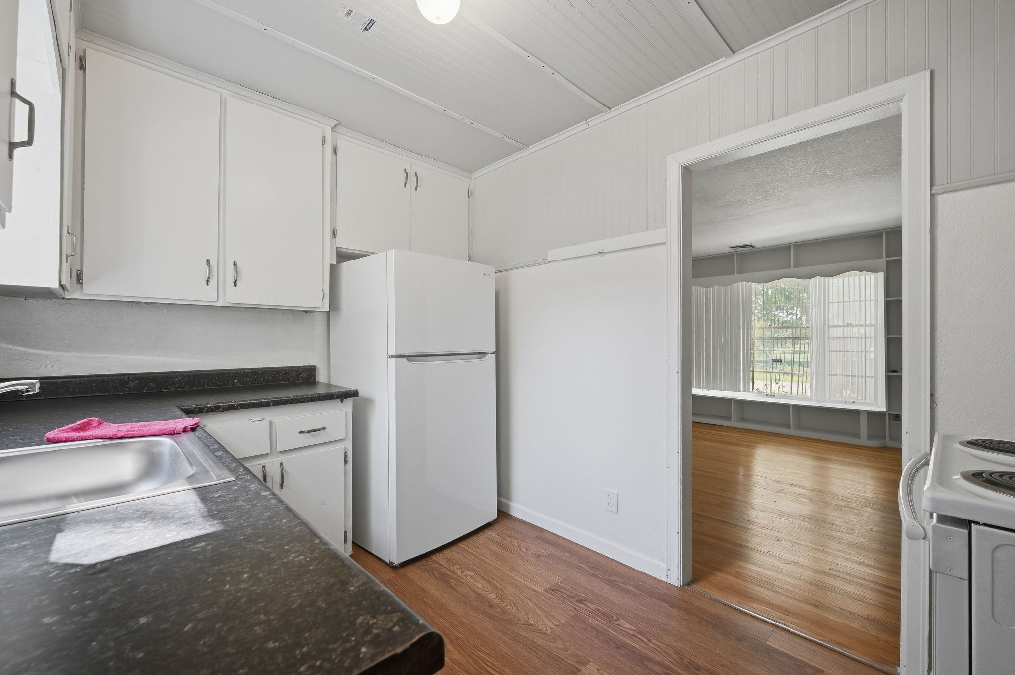 1302 N Crestway Property Photo 10