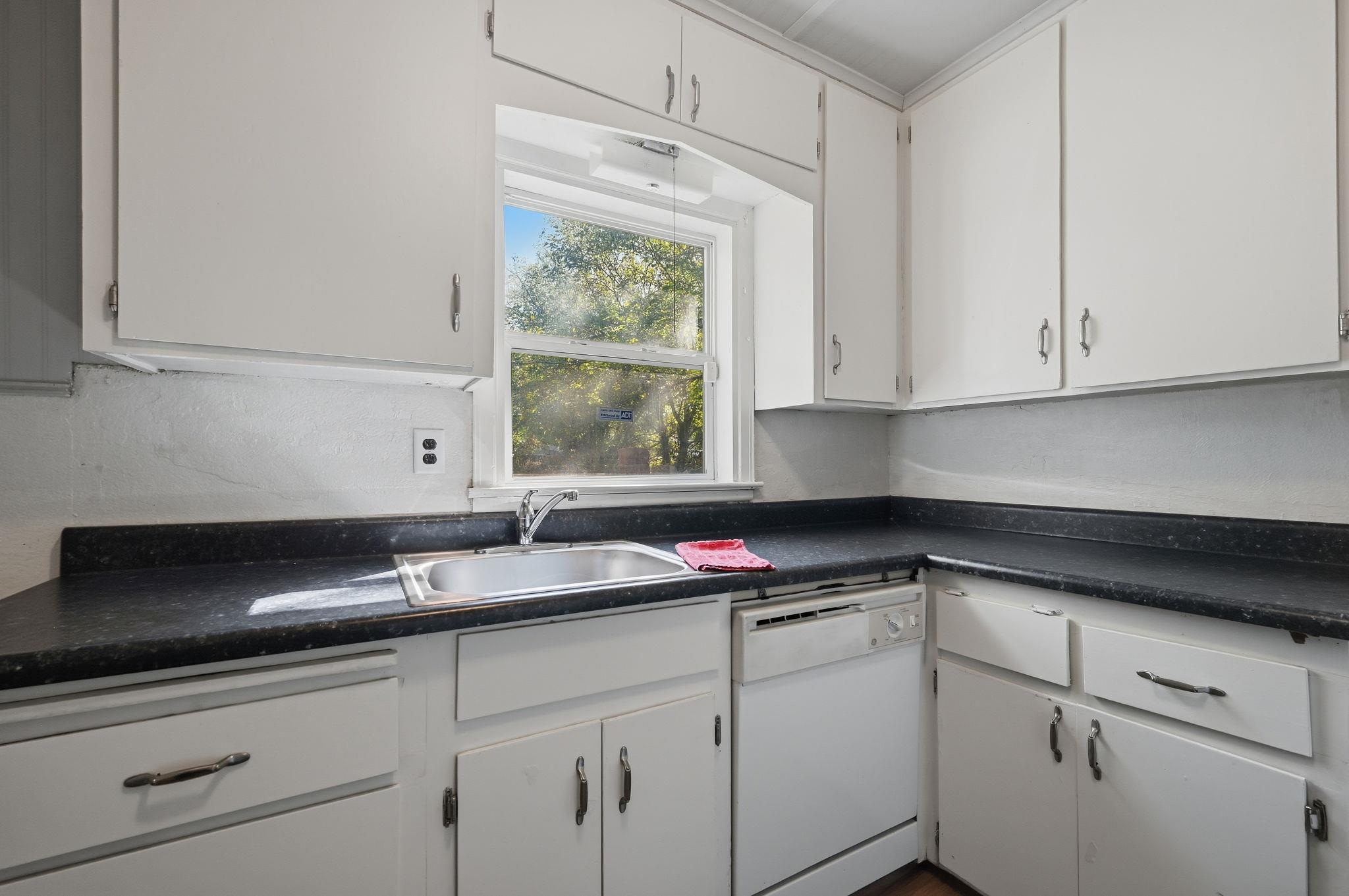1302 N Crestway Property Photo 11