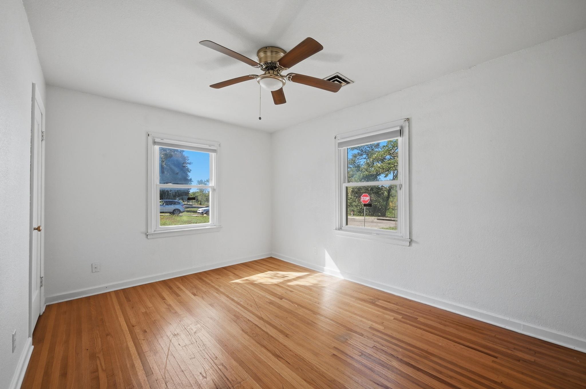 1302 N Crestway Property Photo 12