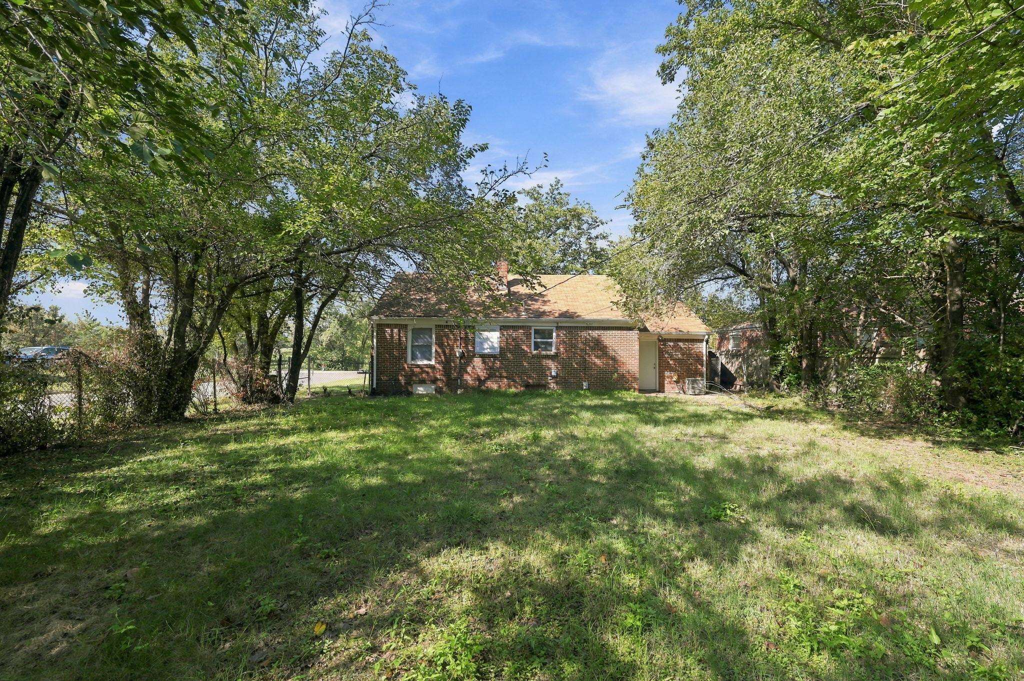 1302 N Crestway Property Photo 17