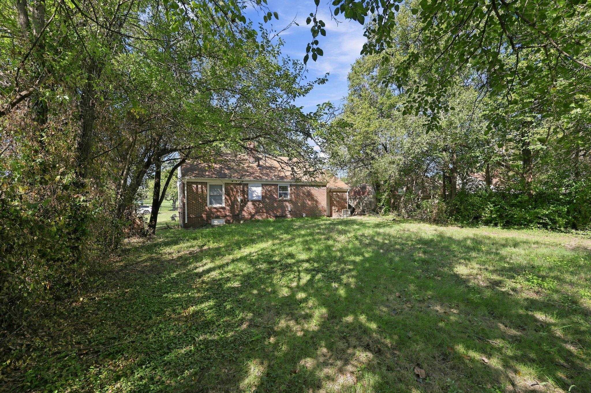 1302 N Crestway Property Photo 18