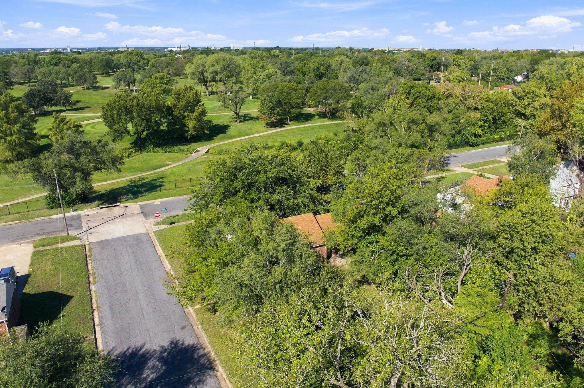 1302 N Crestway Property Photo 21