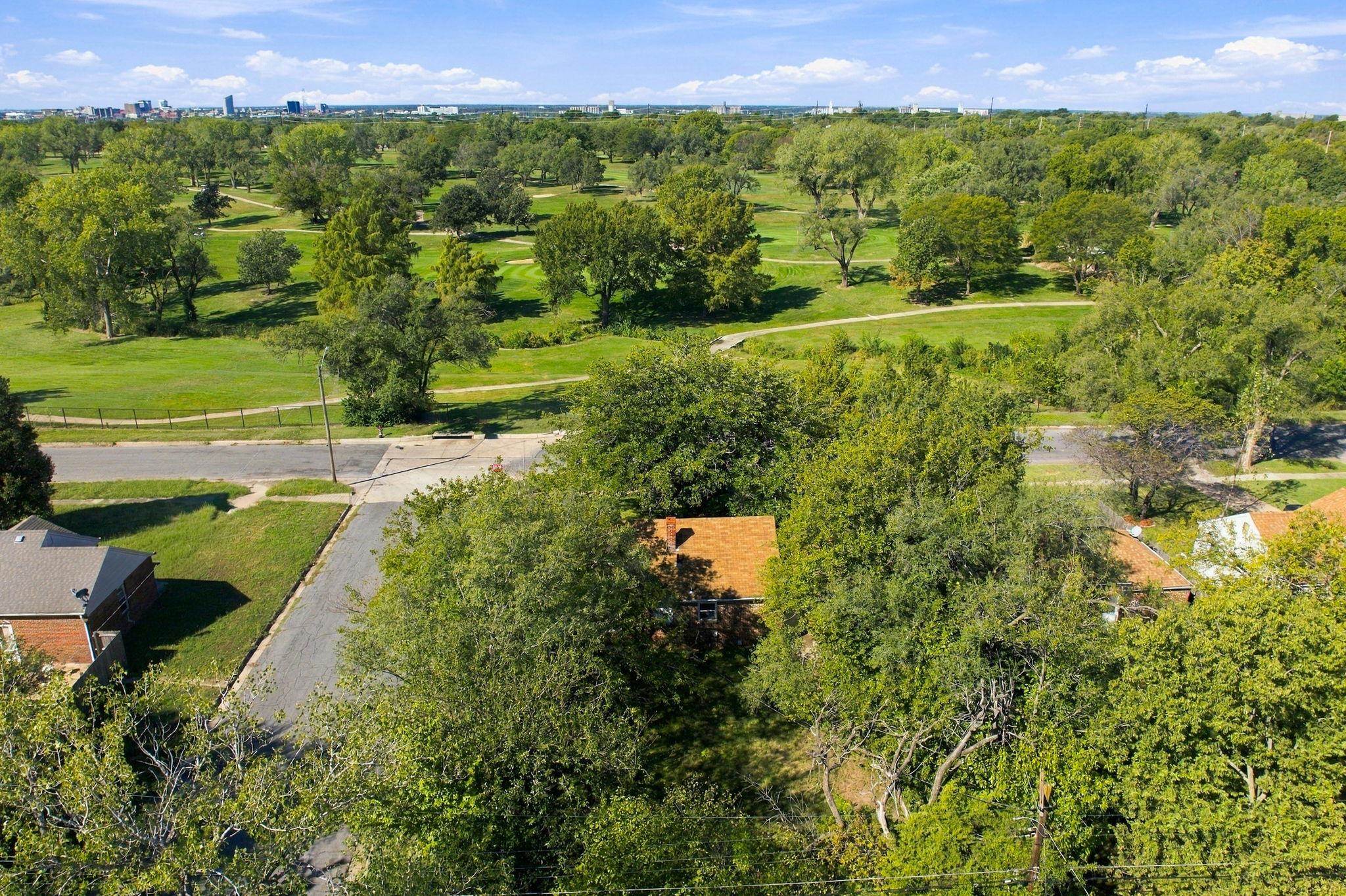 1302 N Crestway Property Photo 22