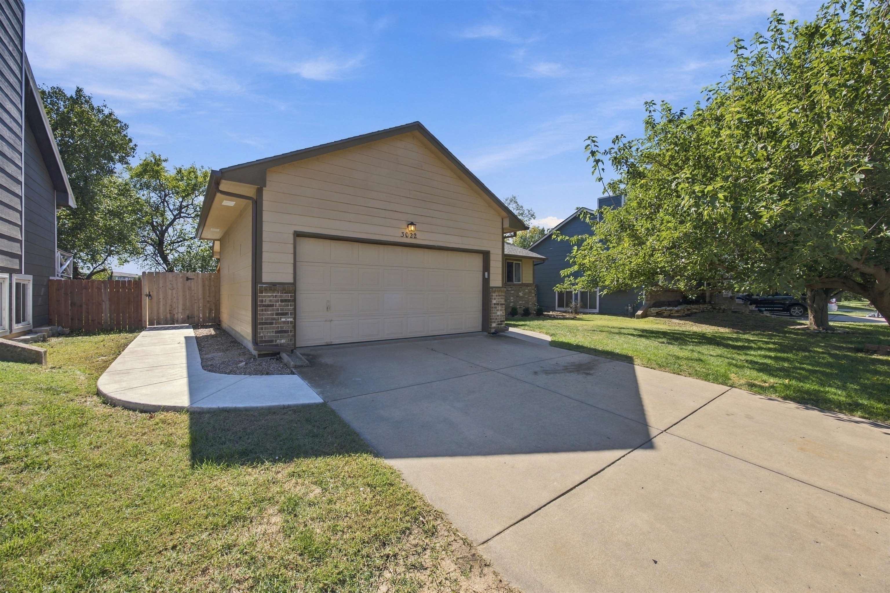 3022 N Hedgetree St. Property Photo 2