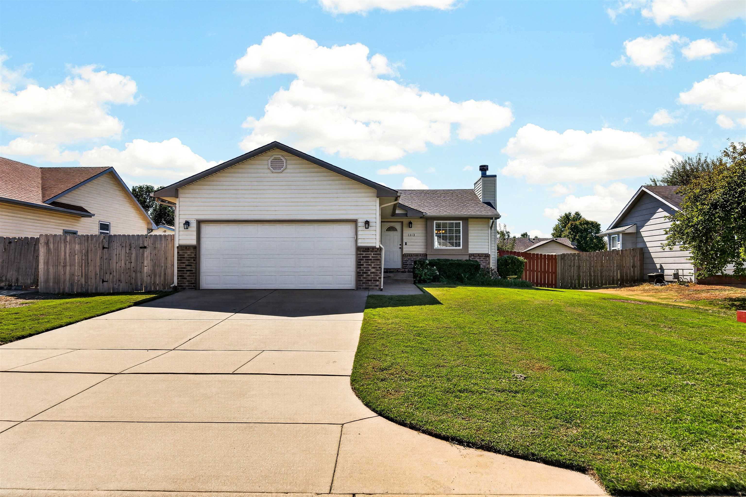 1313 E Lonna St Property Photo 1