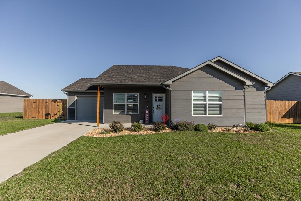 1109 Nautical Dr Property Photo 2