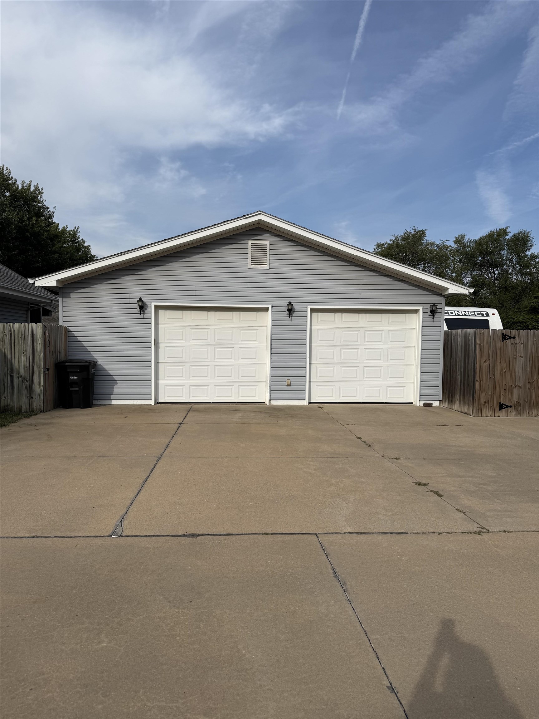 1447 N Custer Ln Property Photo 3