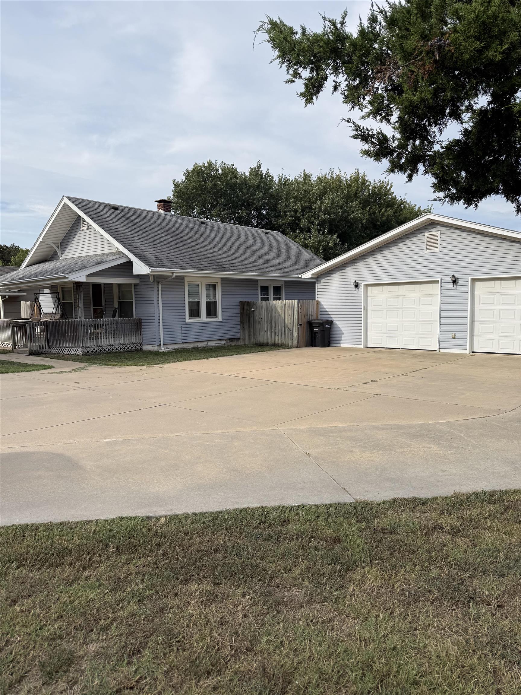 1447 N Custer Ln Property Photo 4