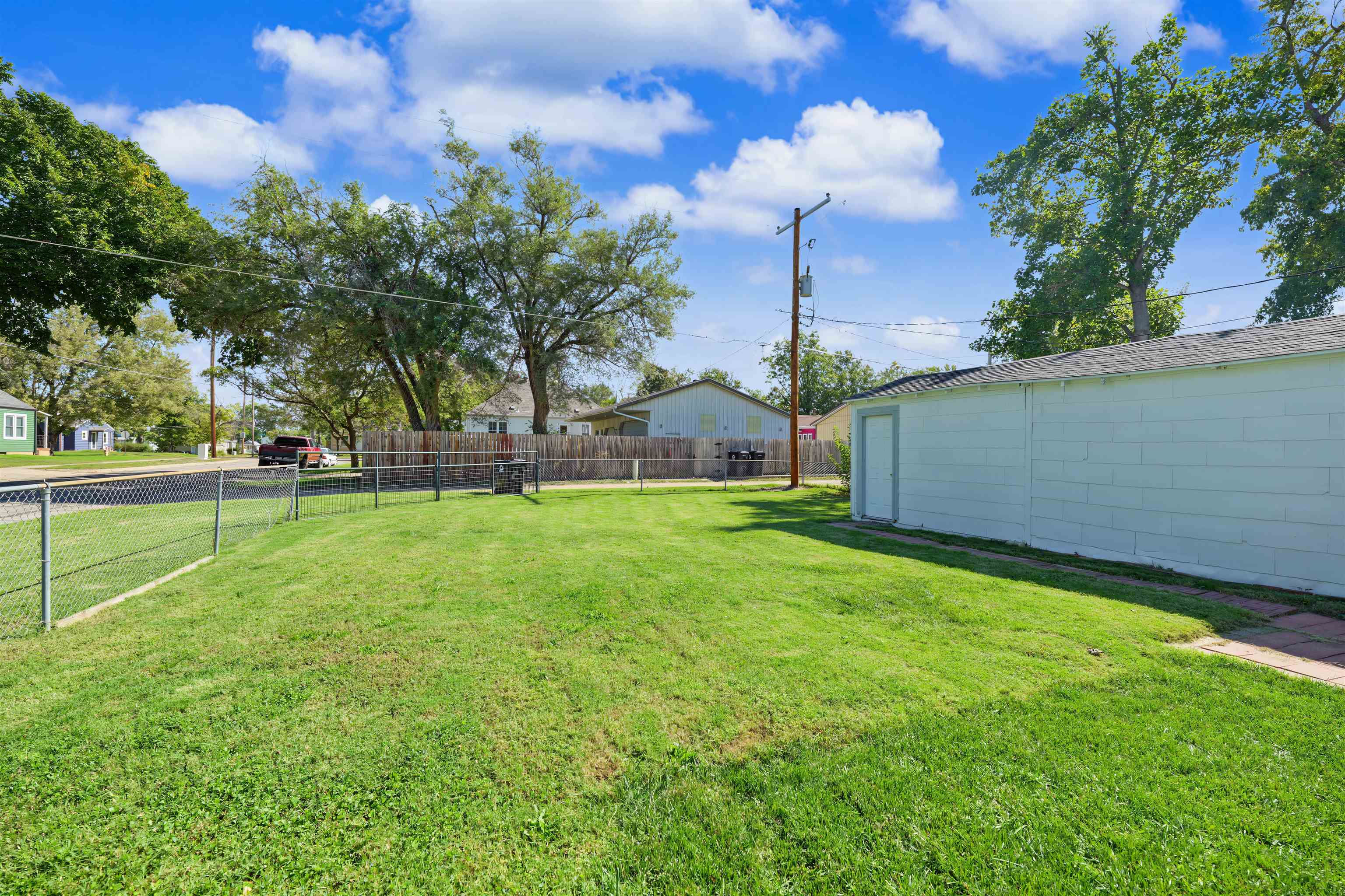 833 Sheridan St Property Photo 17