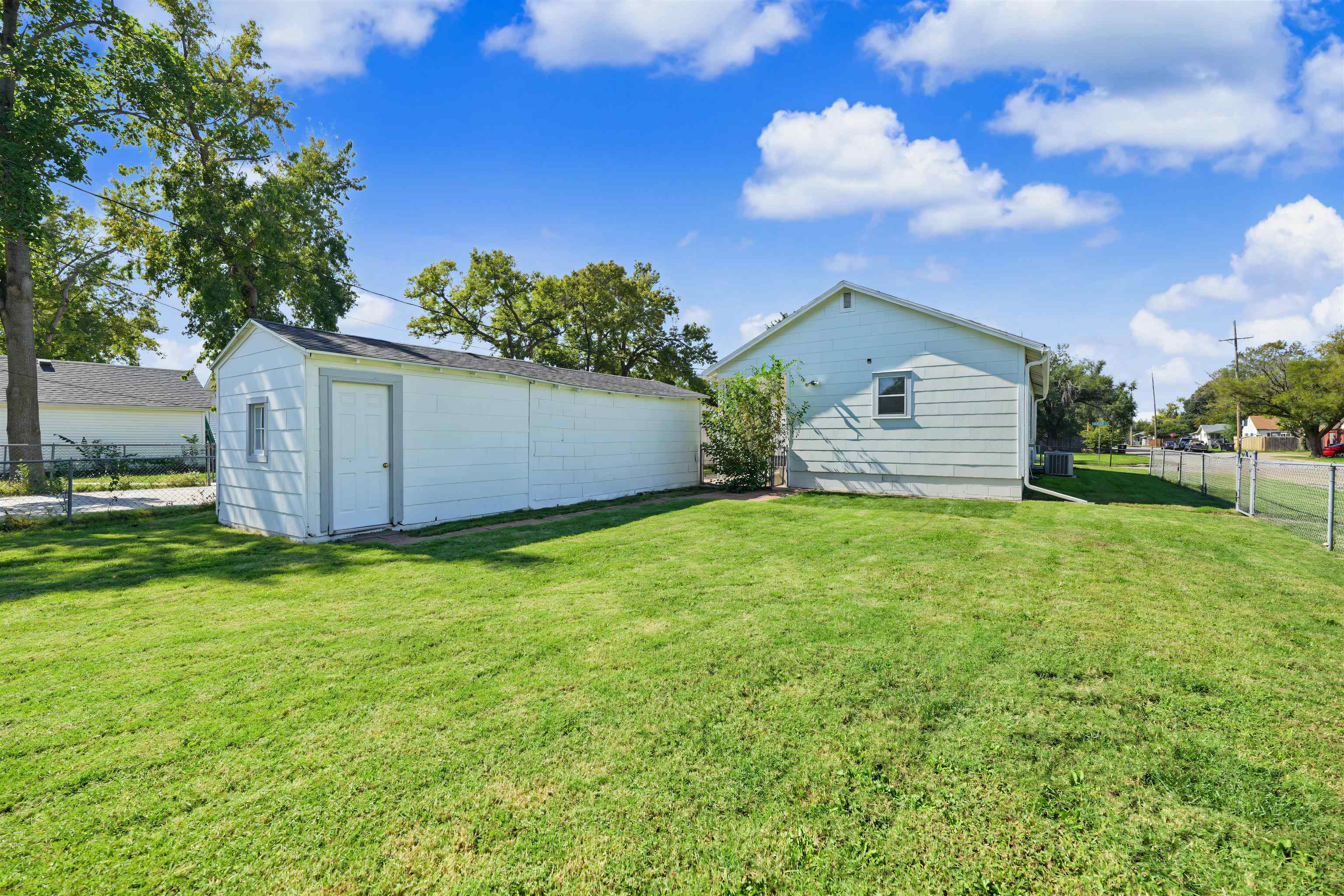 833 Sheridan St Property Photo 18