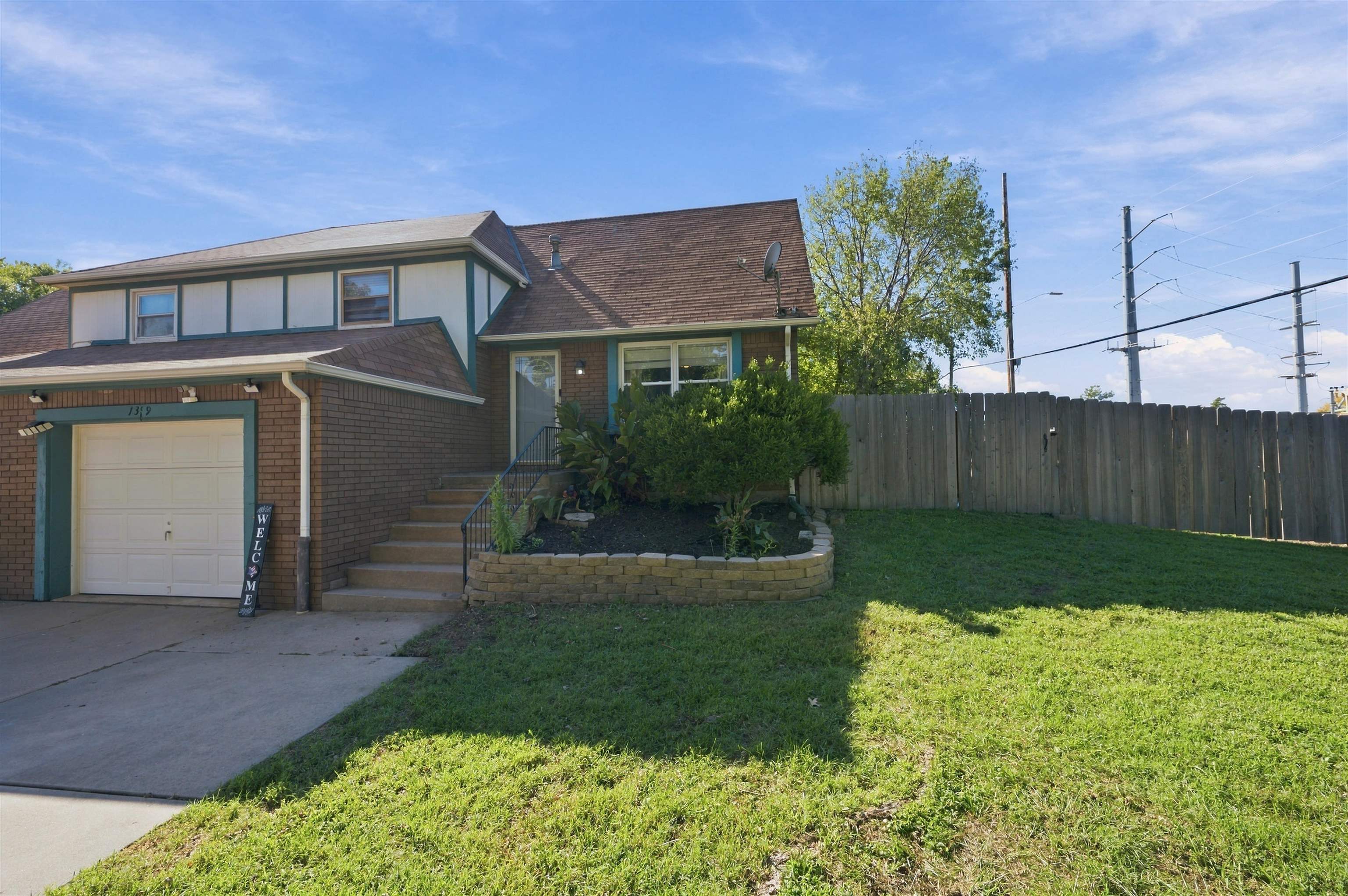 1399 N Valleyview St Property Photo 2