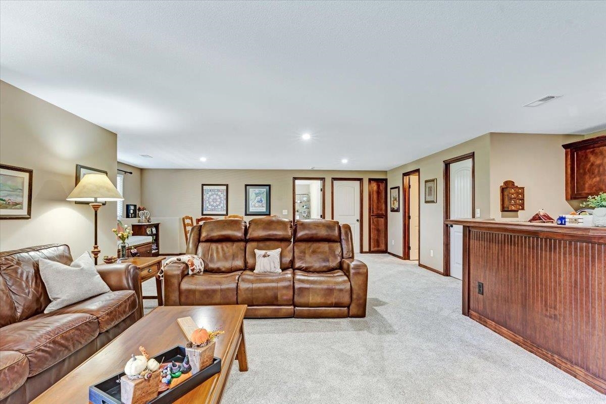813 W Ledgestone St Property Photo 17
