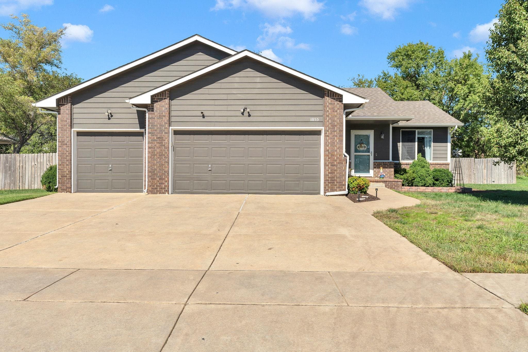 1055 E Splitwood Way Ct. Property Photo 1