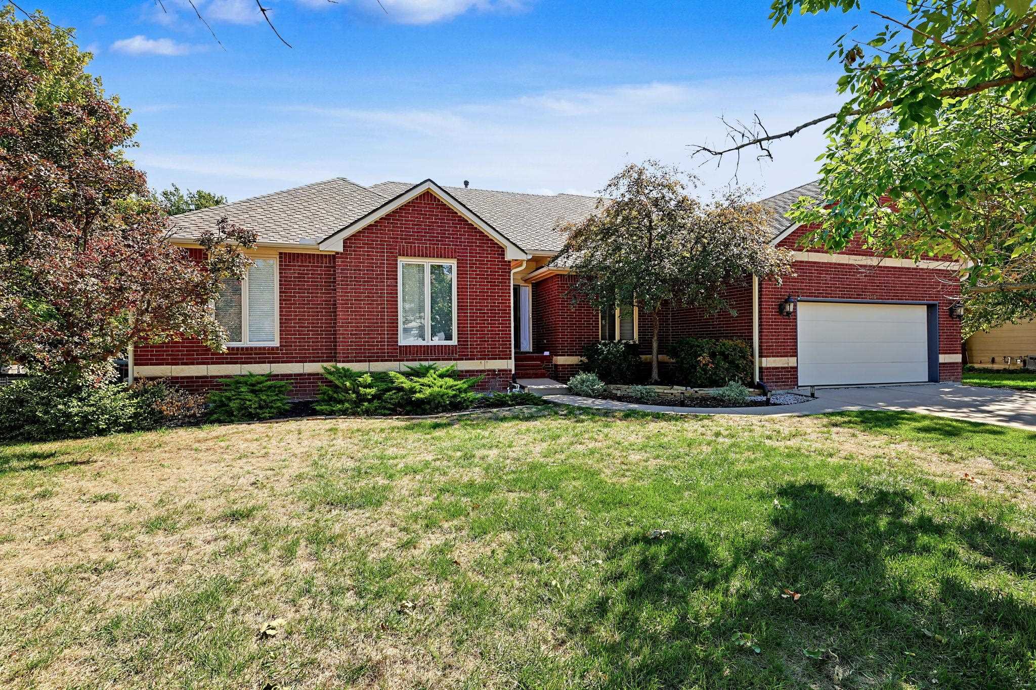 2410 N Lindberg Property Photo 1