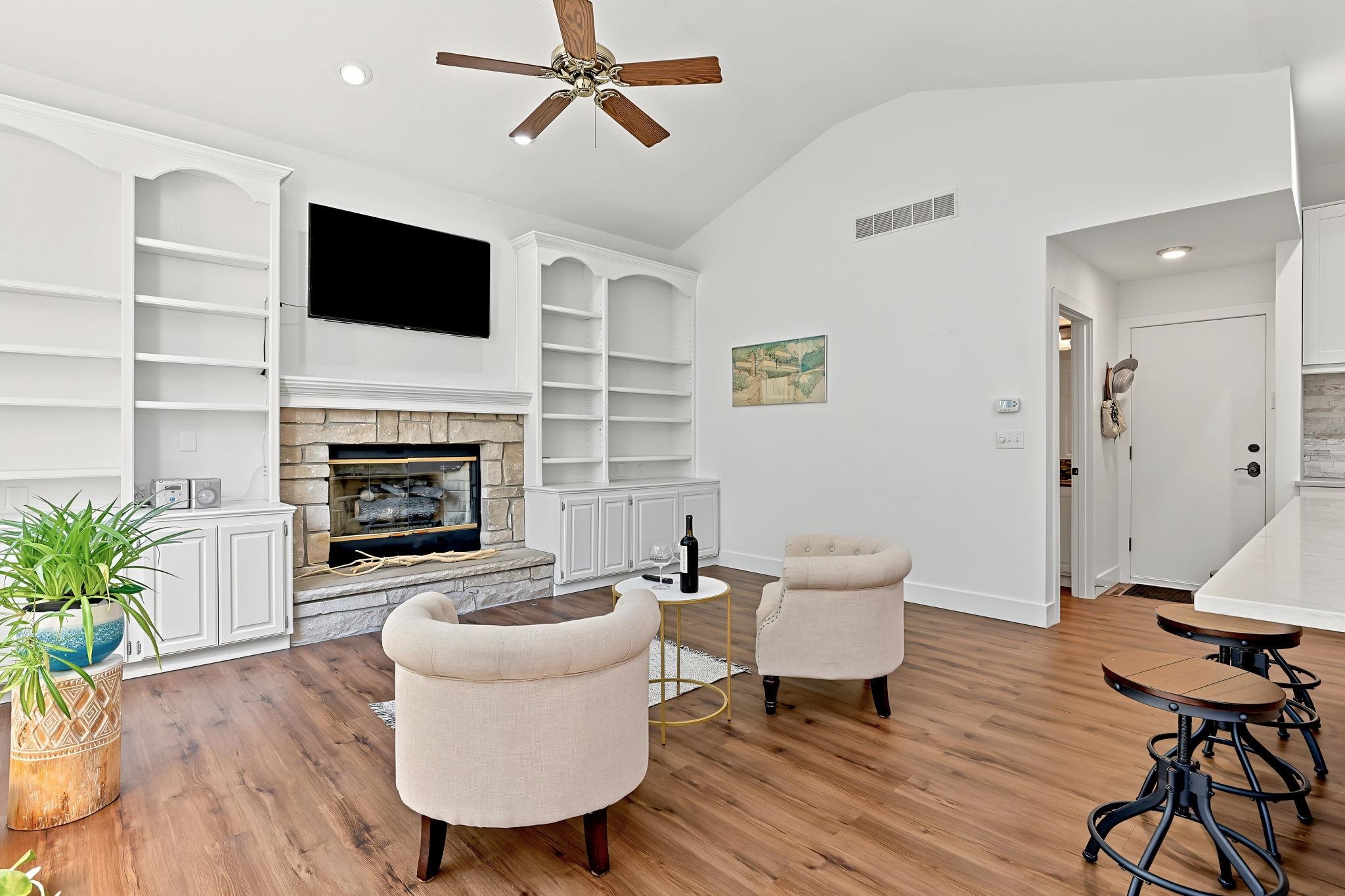 2410 N Lindberg Property Photo 14
