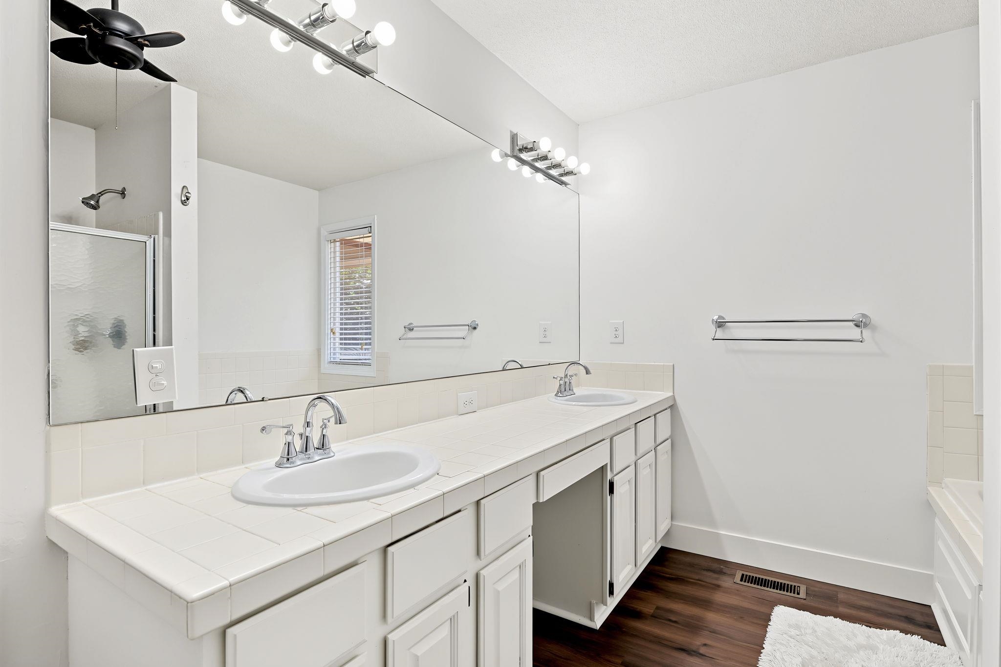 2410 N Lindberg Property Photo 19