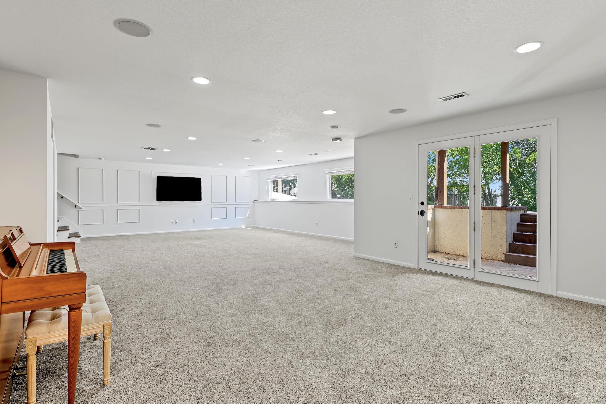 2410 N Lindberg Property Photo 28