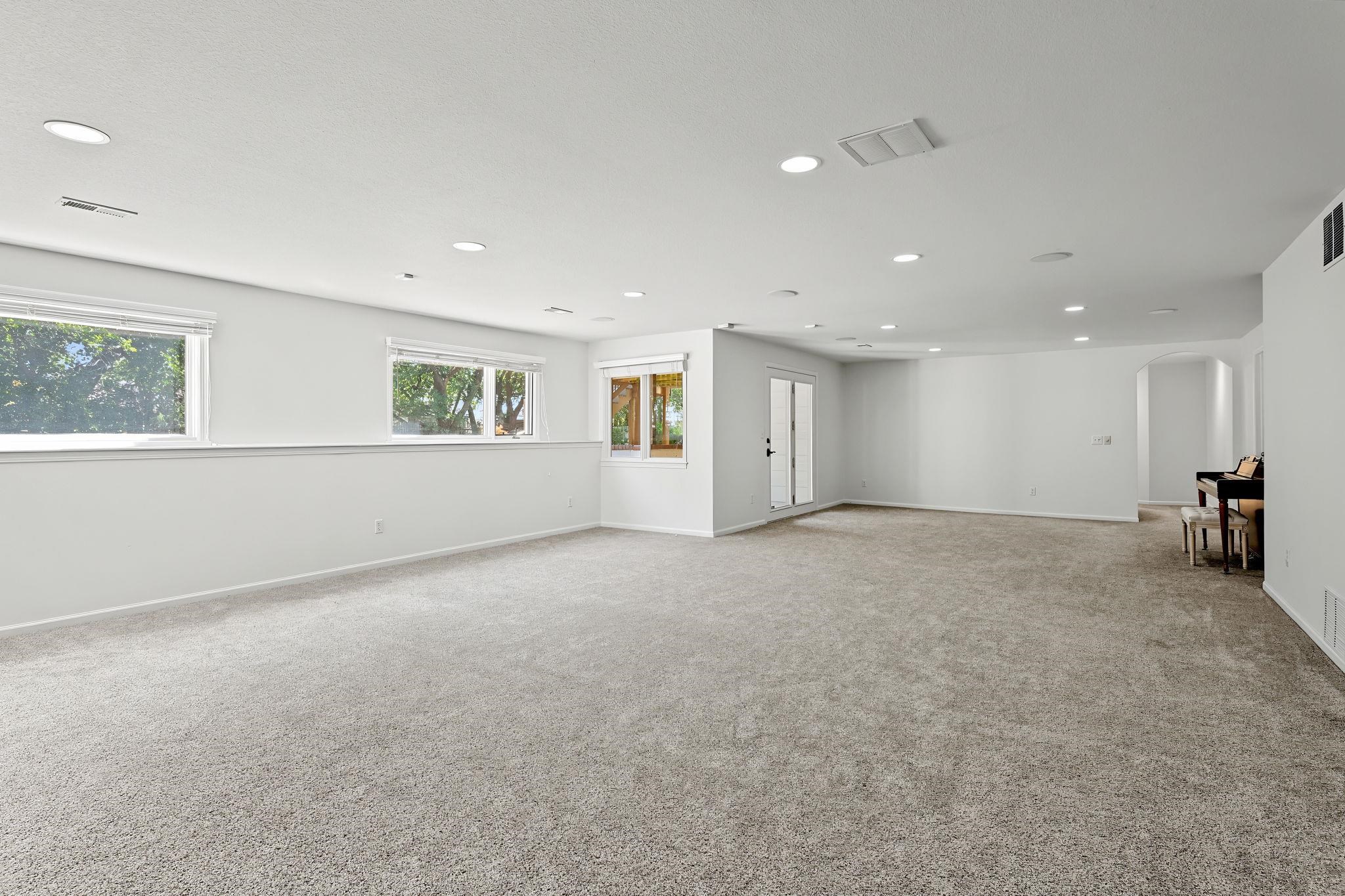 2410 N Lindberg Property Photo 29