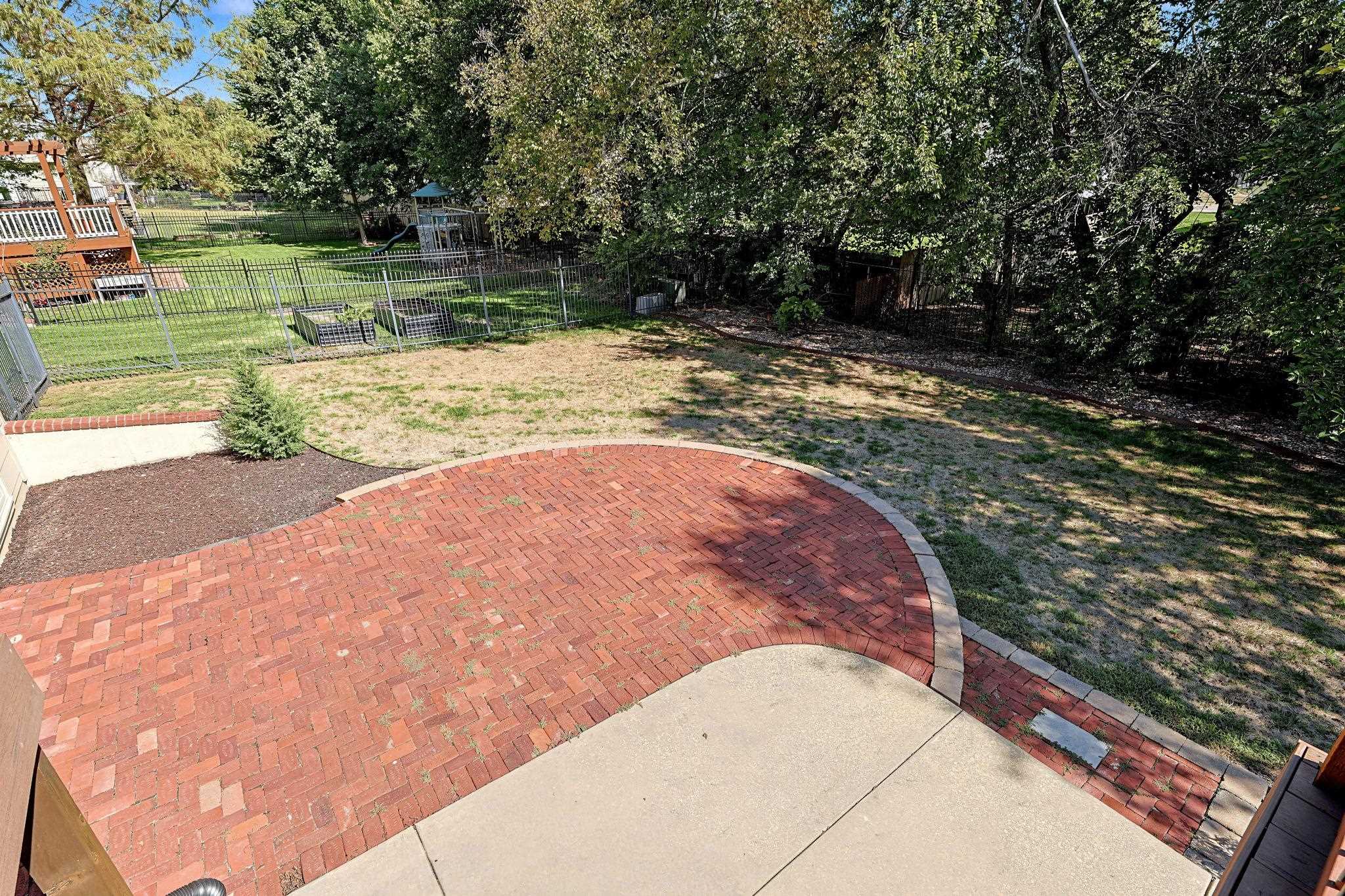 2410 N Lindberg Property Photo 33