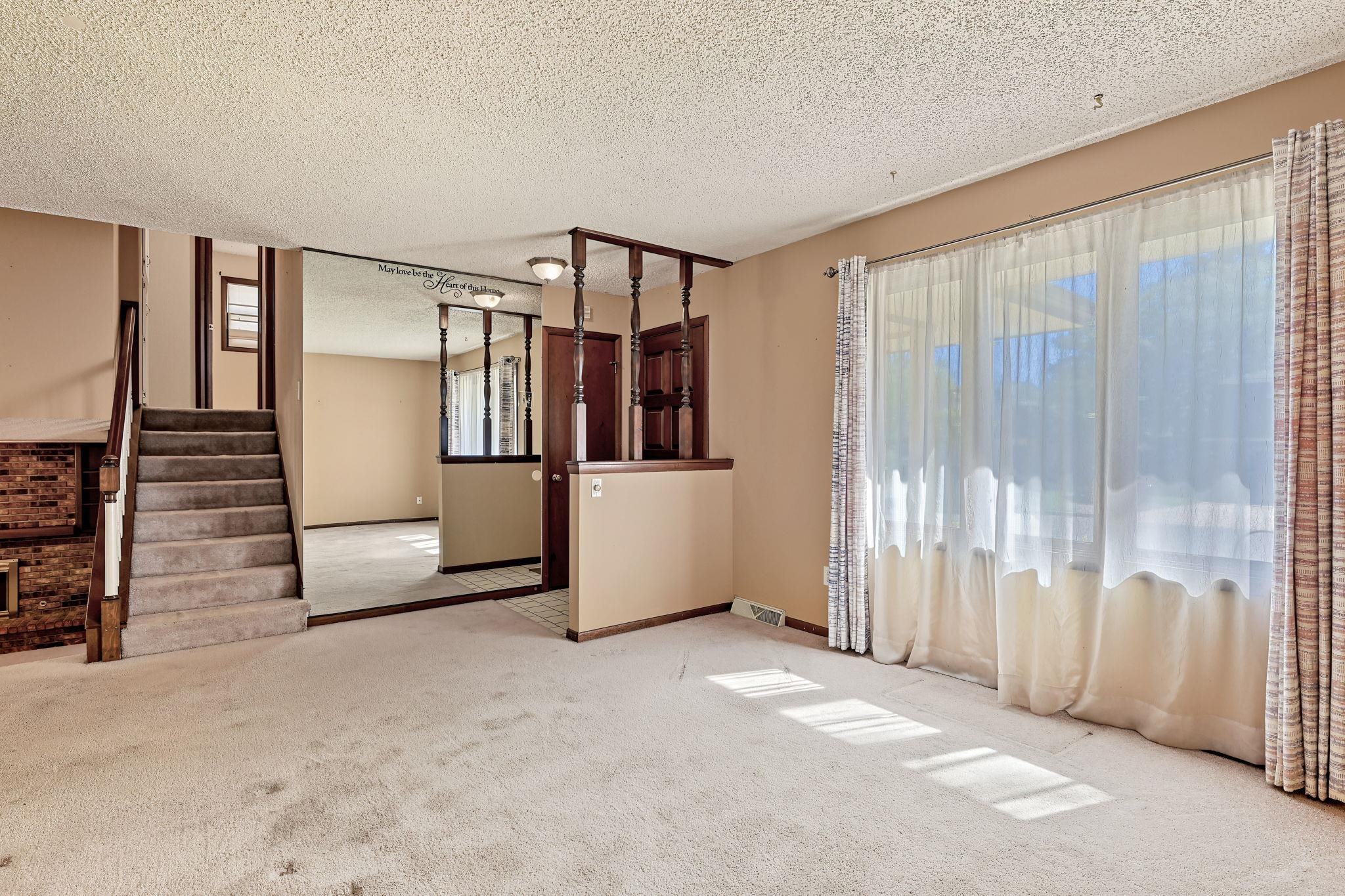1000 E Market Property Photo 4