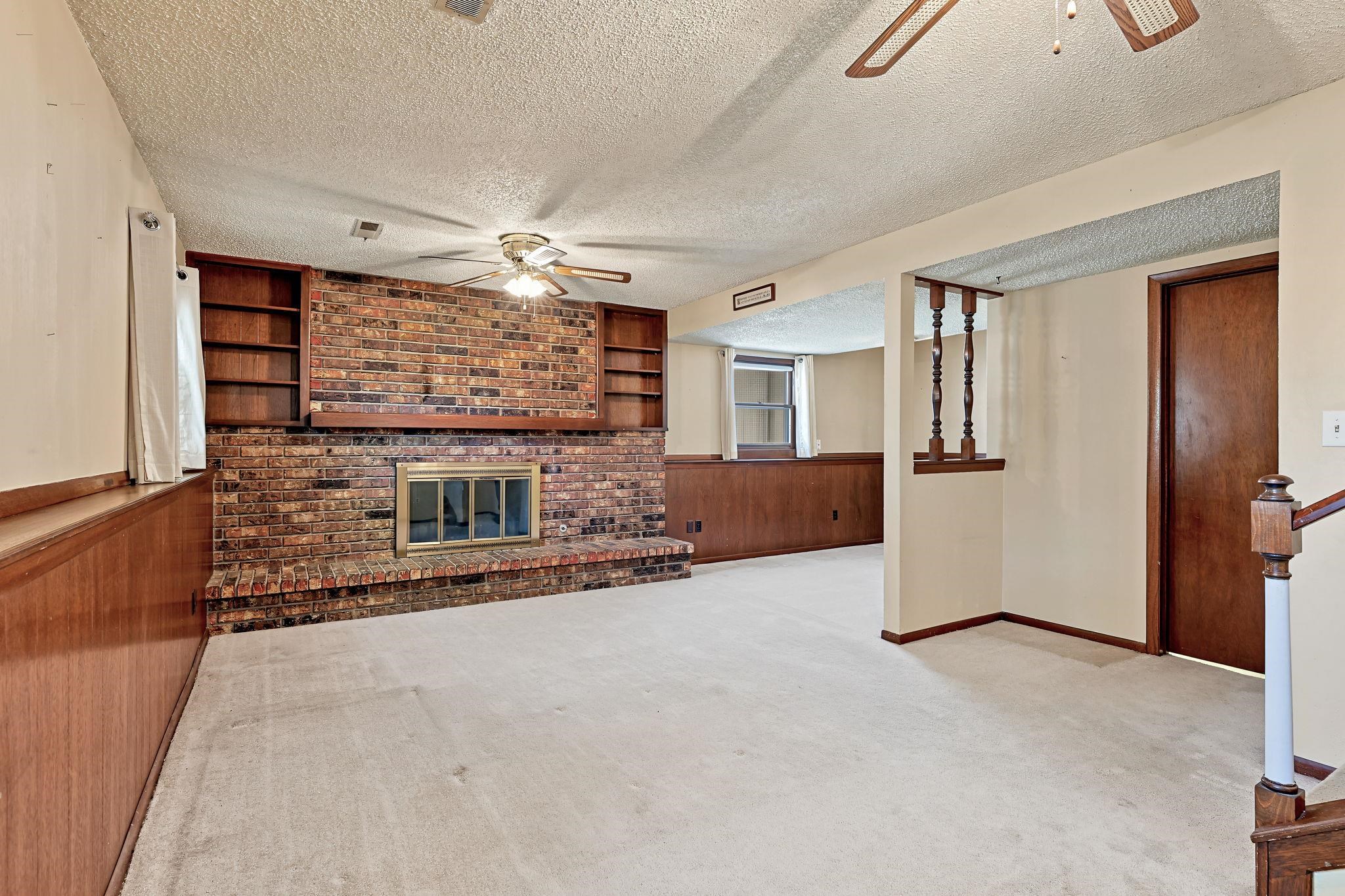 1000 E Market Property Photo 11