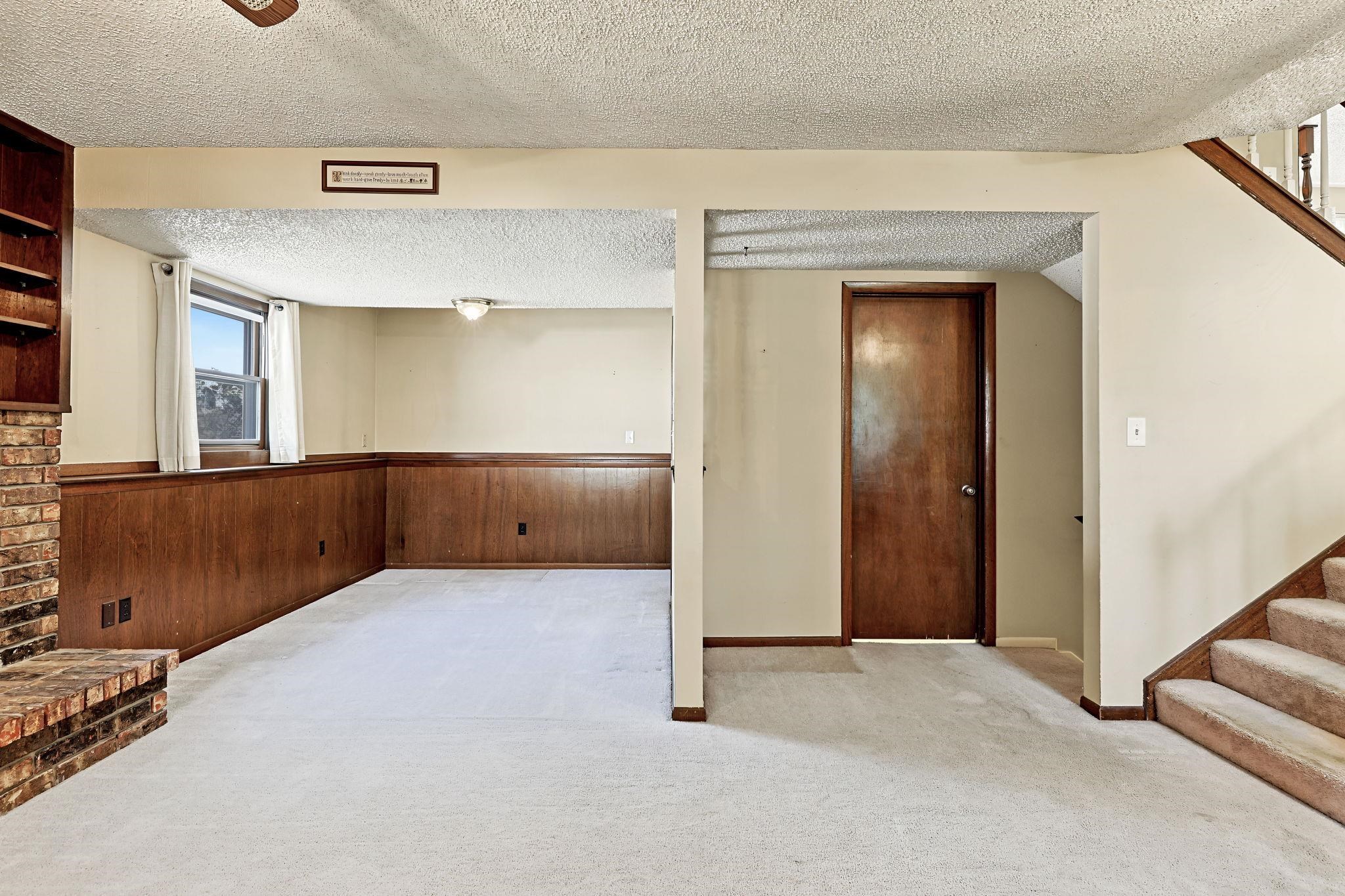 1000 E Market Property Photo 12