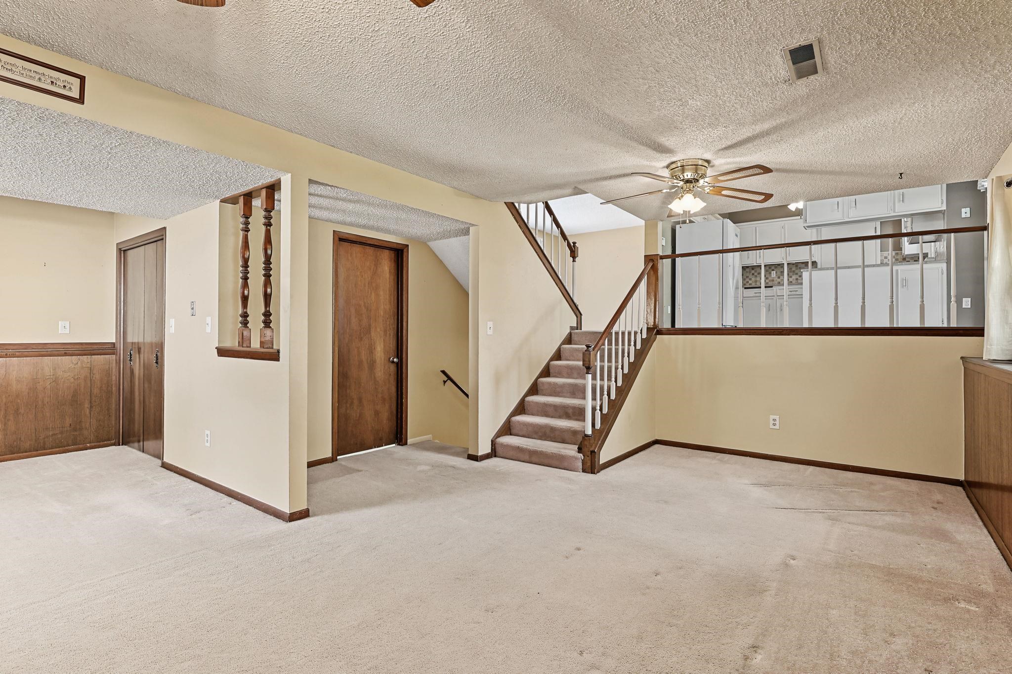 1000 E Market Property Photo 13