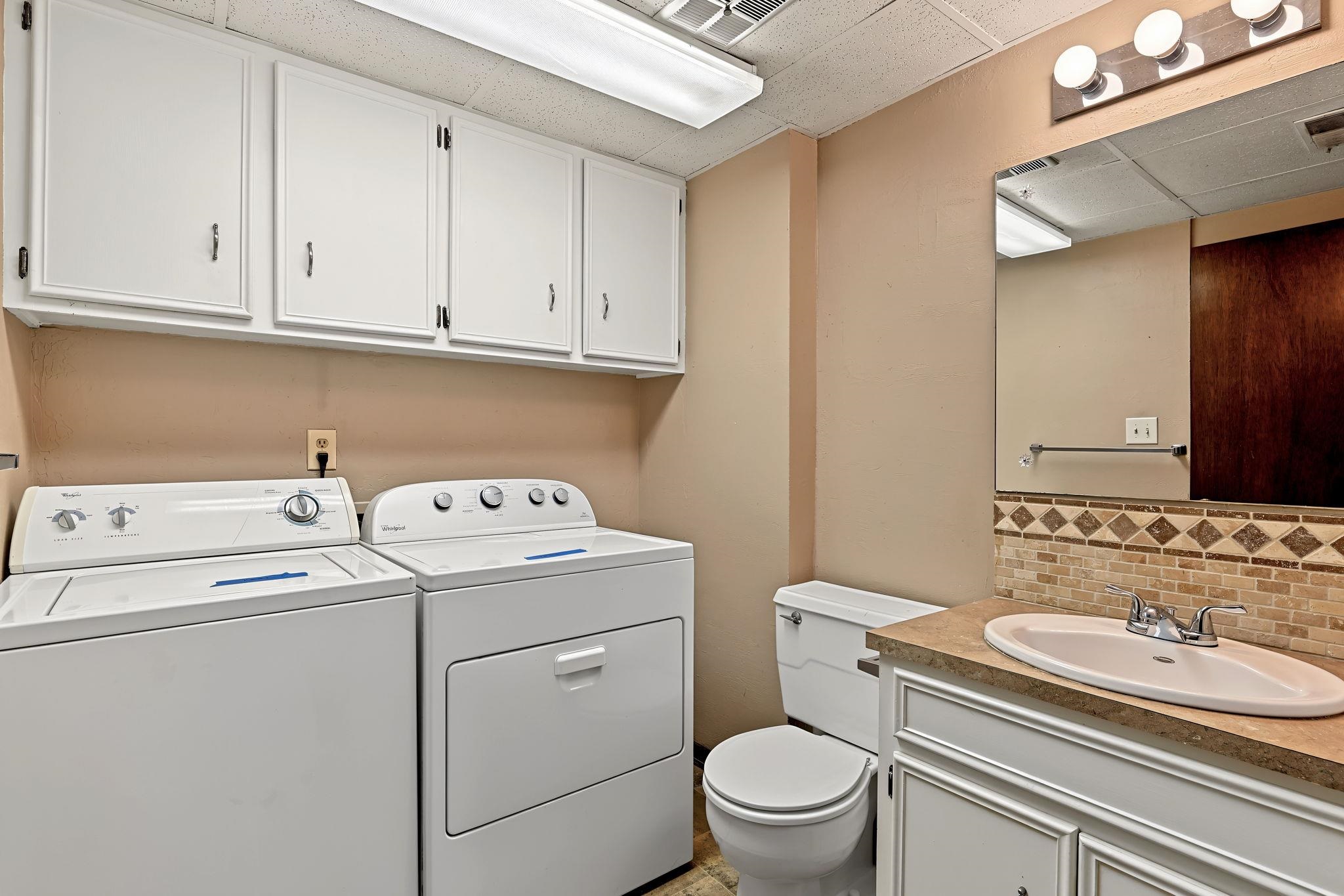 1000 E Market Property Photo 14