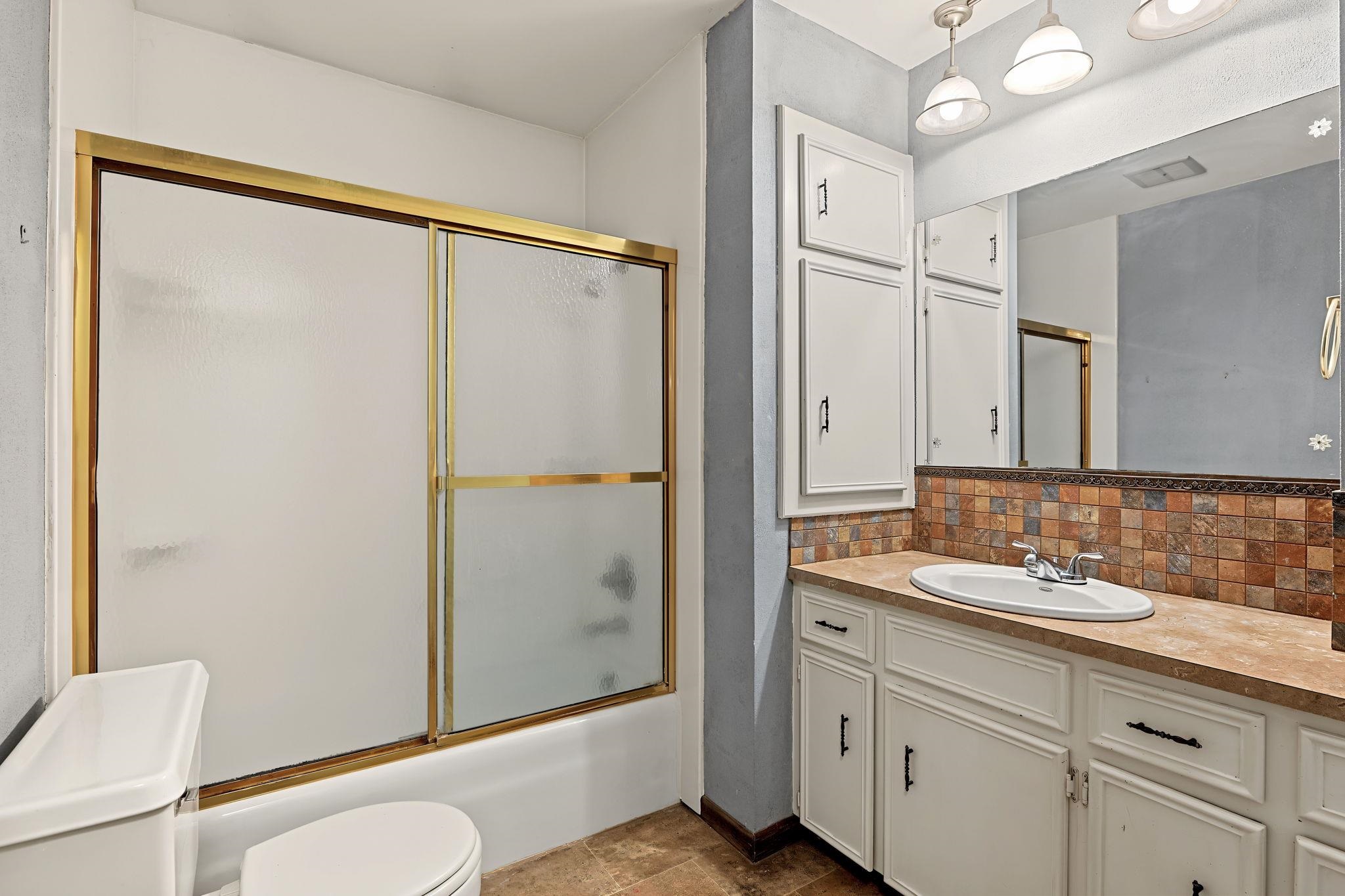 1000 E Market Property Photo 16