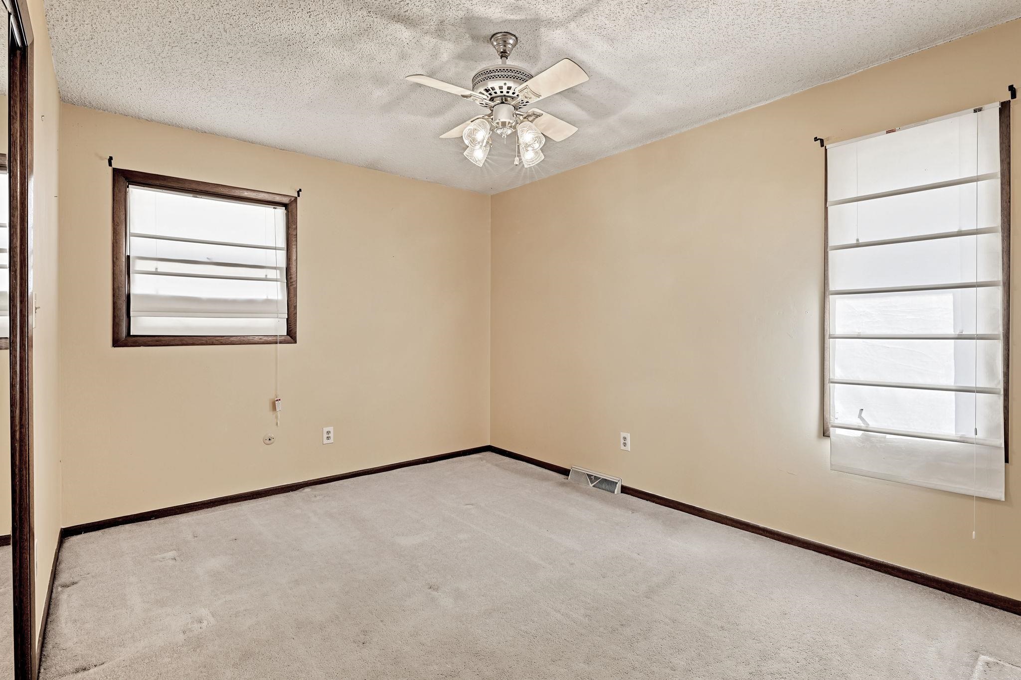 1000 E Market Property Photo 17