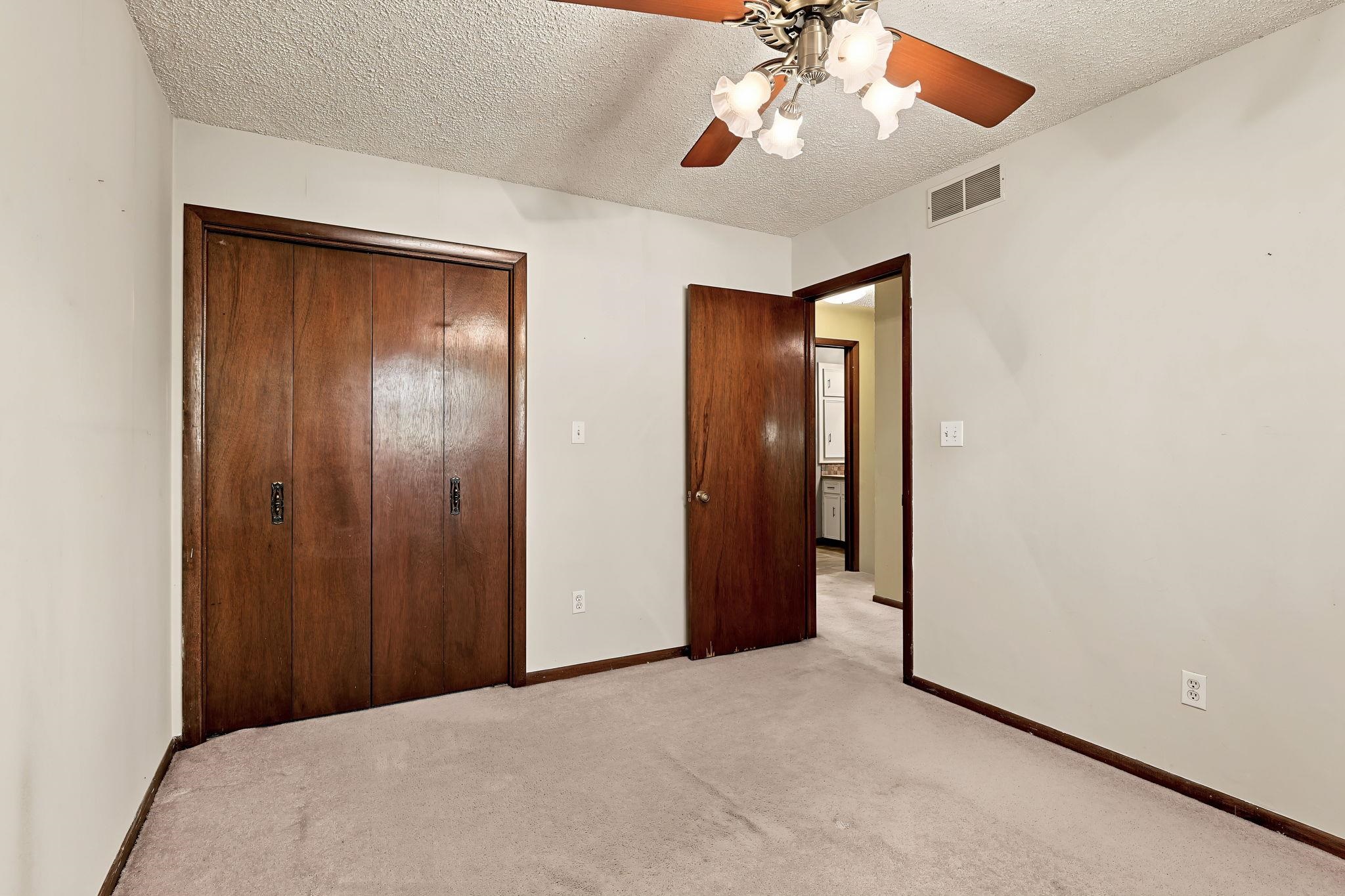 1000 E Market Property Photo 18
