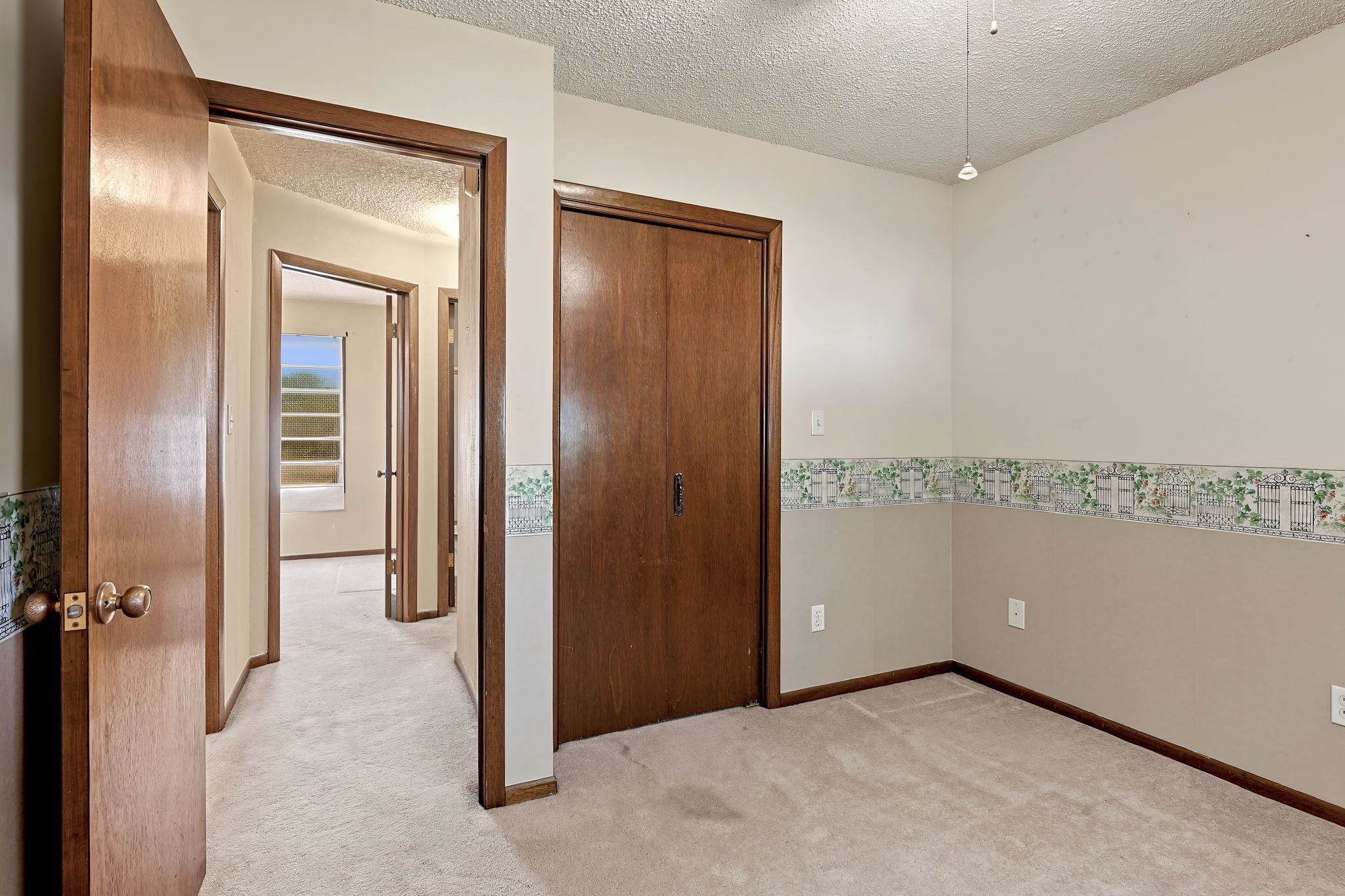 1000 E Market Property Photo 19