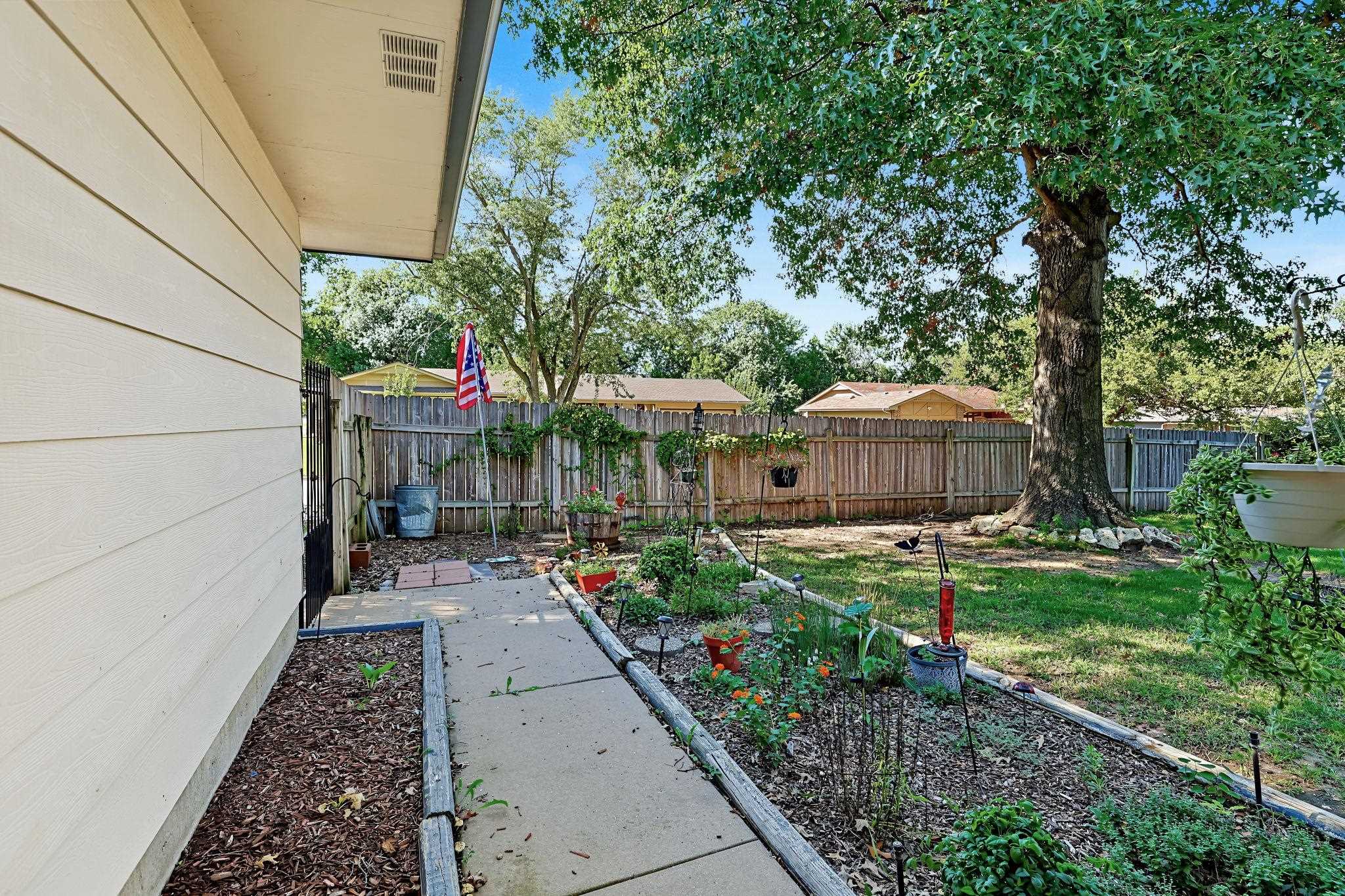 1000 E Market Property Photo 20