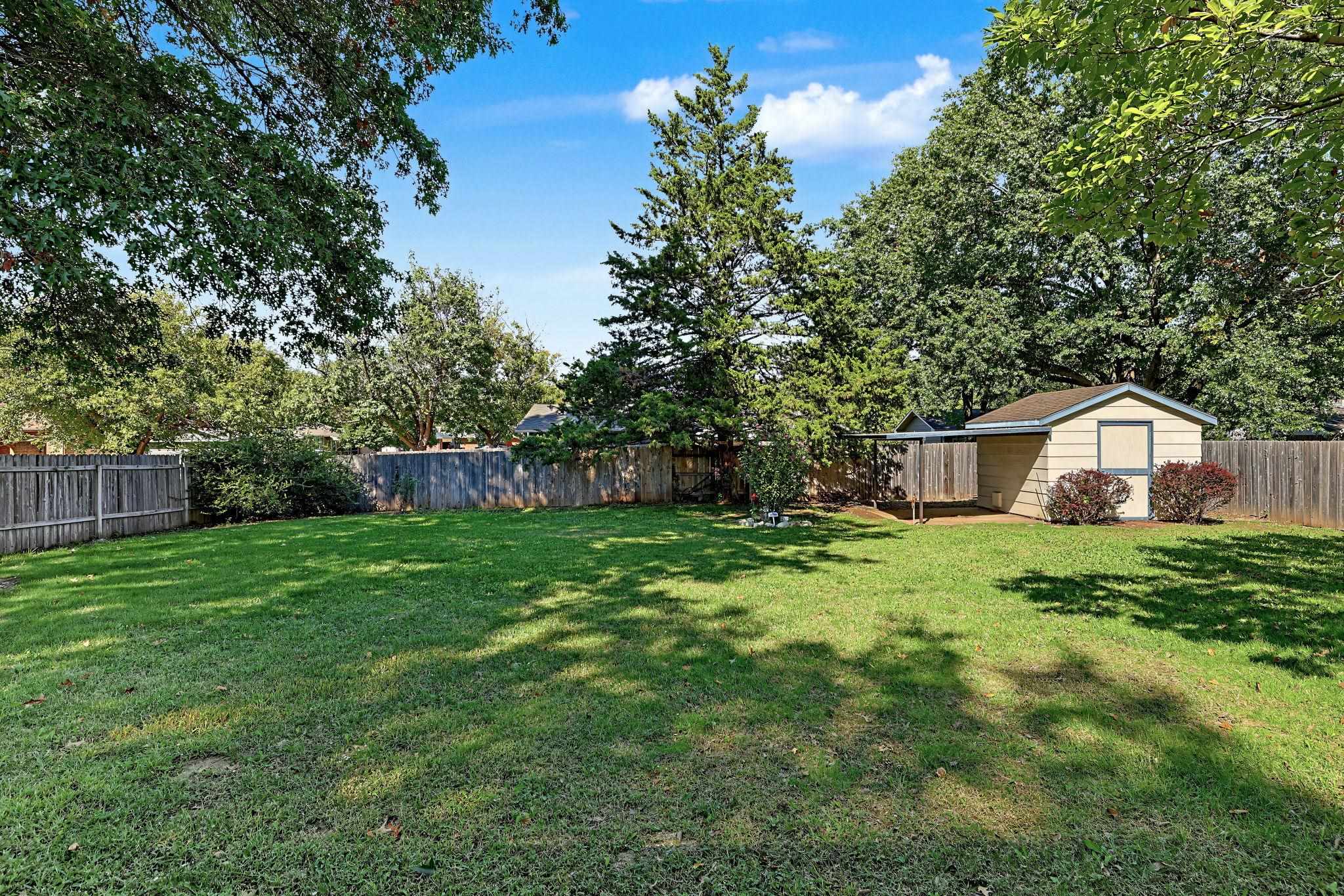 1000 E Market Property Photo 23