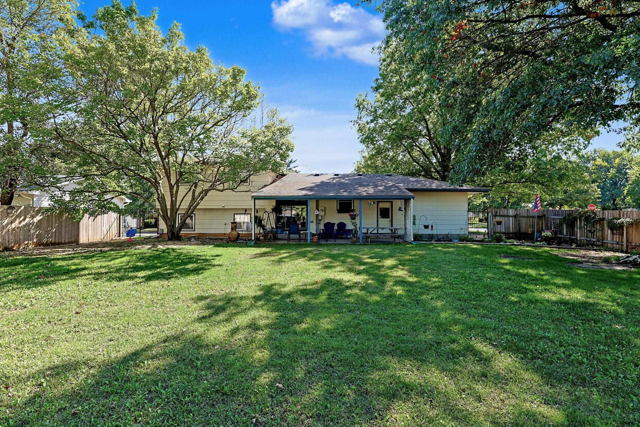 1000 E Market Property Photo 24